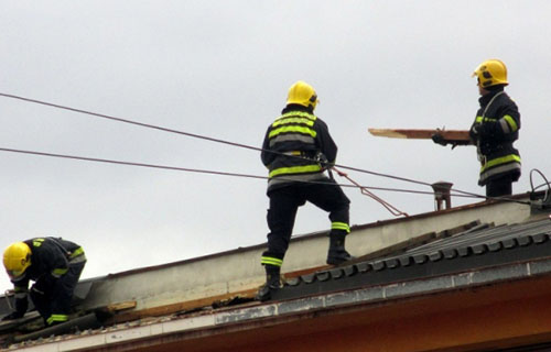 Пожар у тржном центру у Обреновцу стабилизован и ради се на његовој локализацији