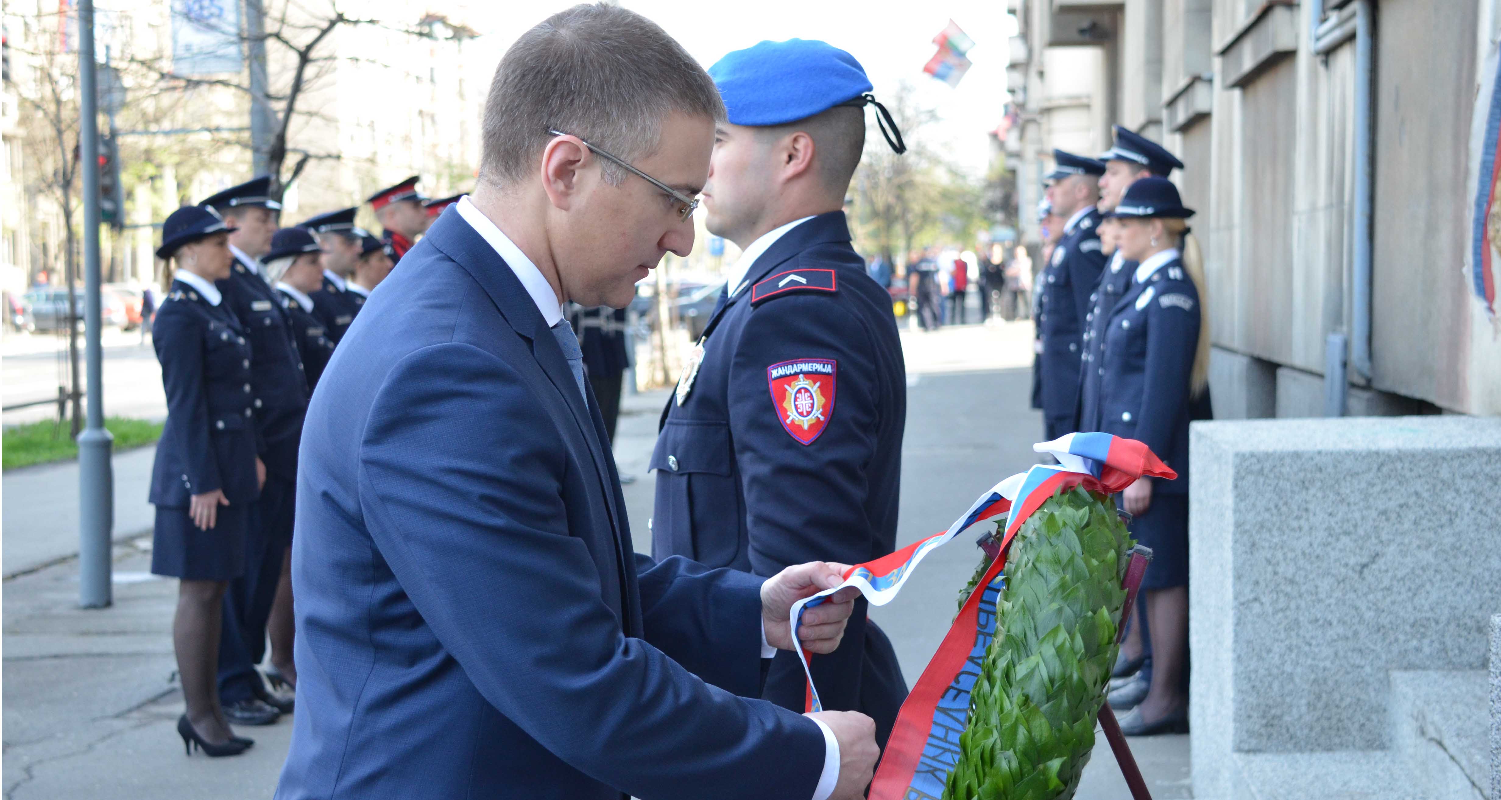 Стефановић одао пошту припадницима МУП-а погинулим током НАТО агресије
