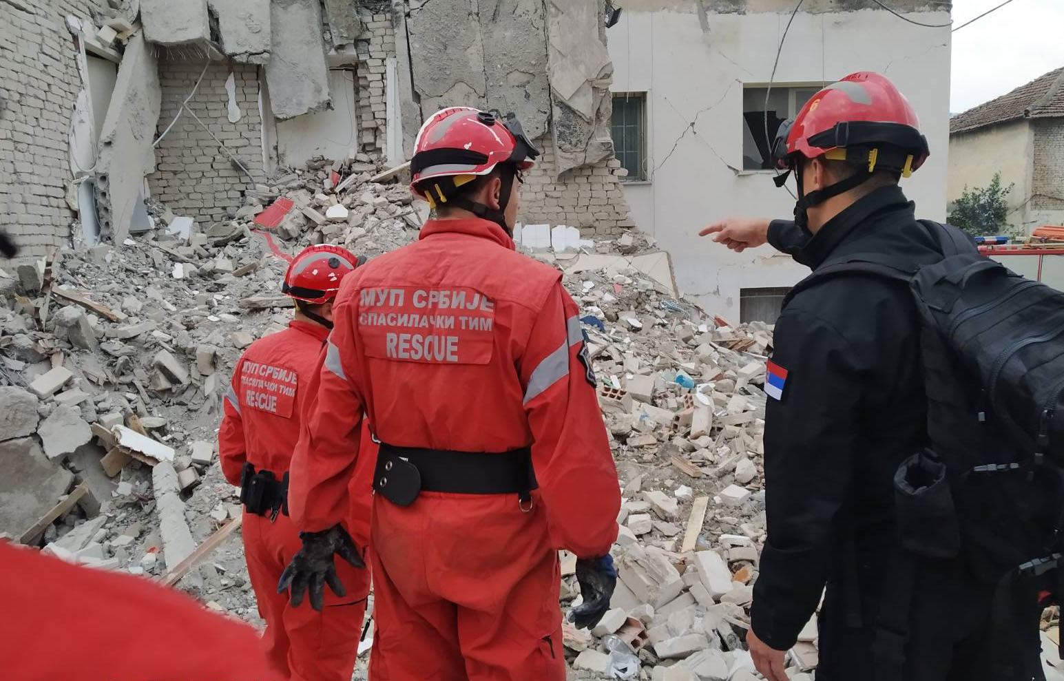 Српски ватрогасци-спасиоци ангажовани на претрази терена и спасавању угроженог становништва у Албанији