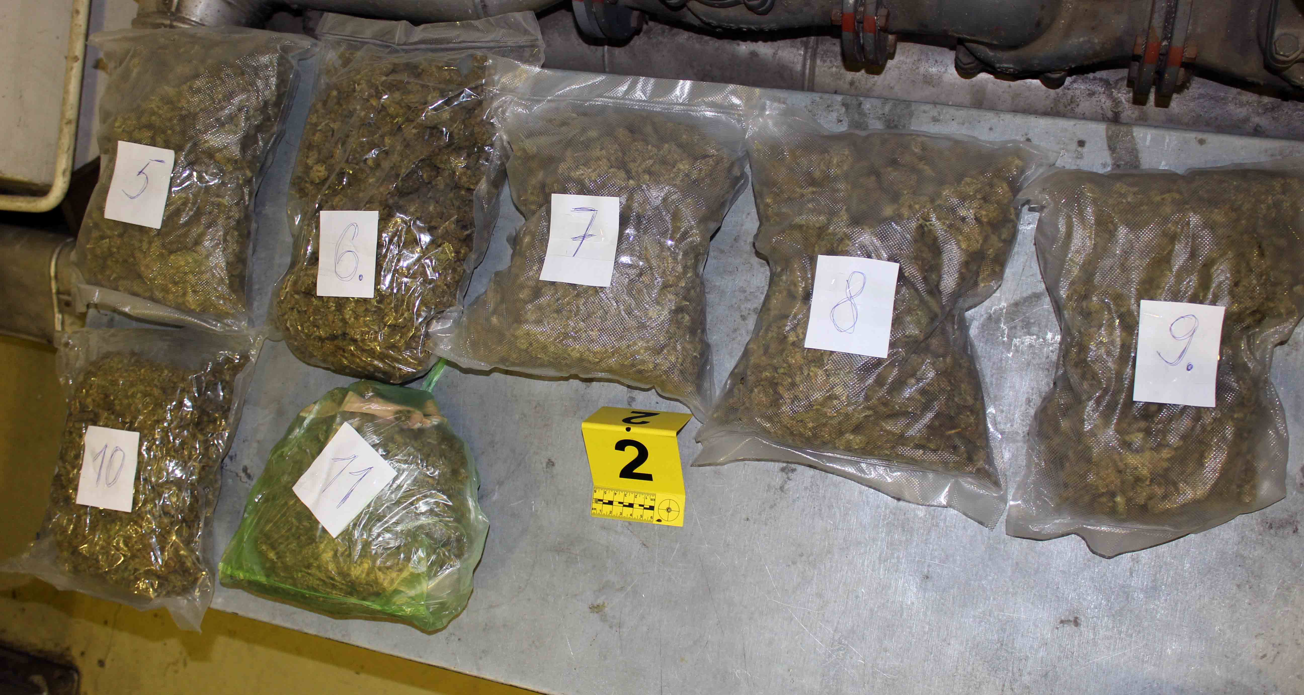 Zaplenjeno više od pet kilograma opojne droge za koju se sumnja da je marihuana