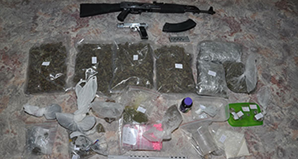 Pretresom stana u Novom Sadu pronađena droga, oružje i novac