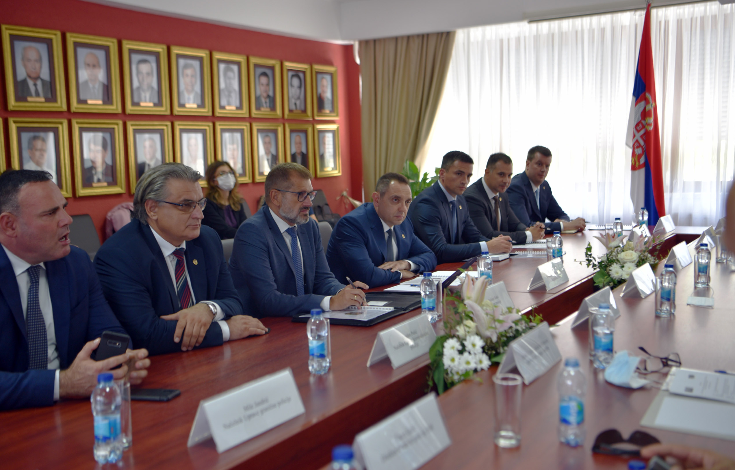 Министри Вулин и Цикотић потписали више споразума који ће олакшати живот грађанима обе државе