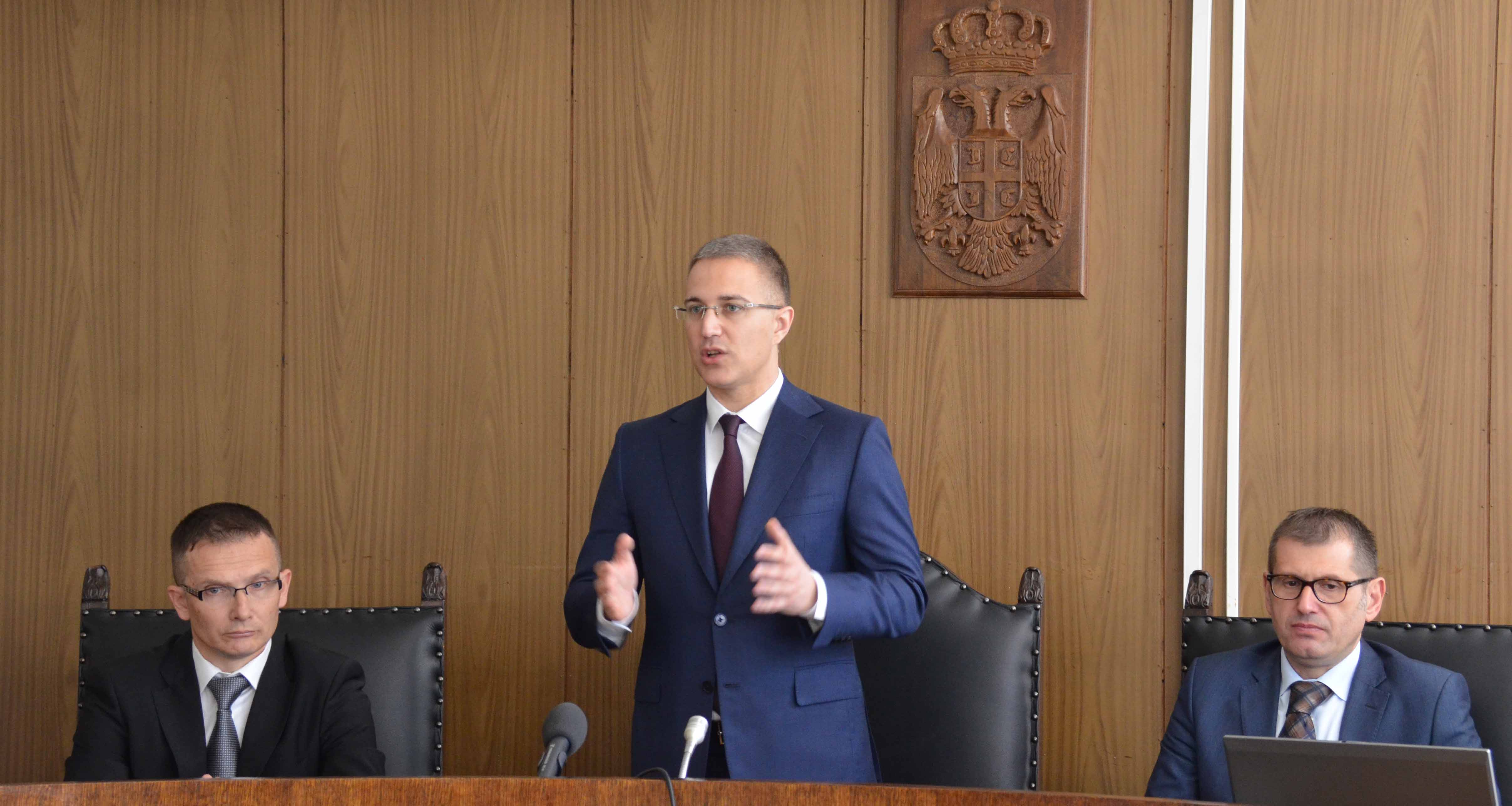 Стефановић: Примена новог закона против насиља у породици од првог јуна