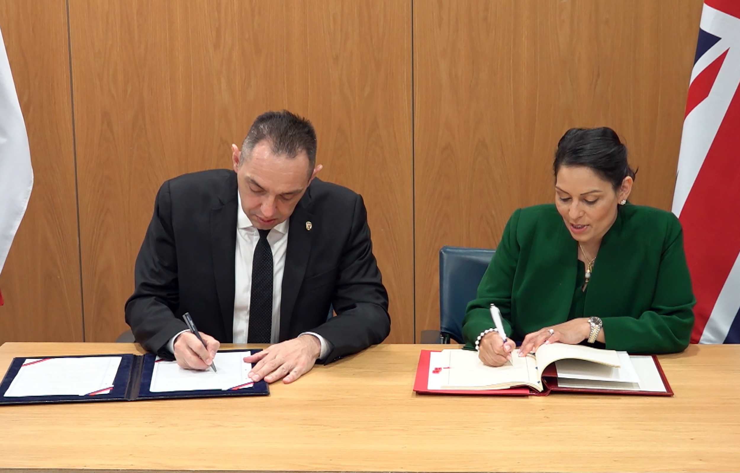 Министри Вулин и Пател потписали Споразум о реадмисији