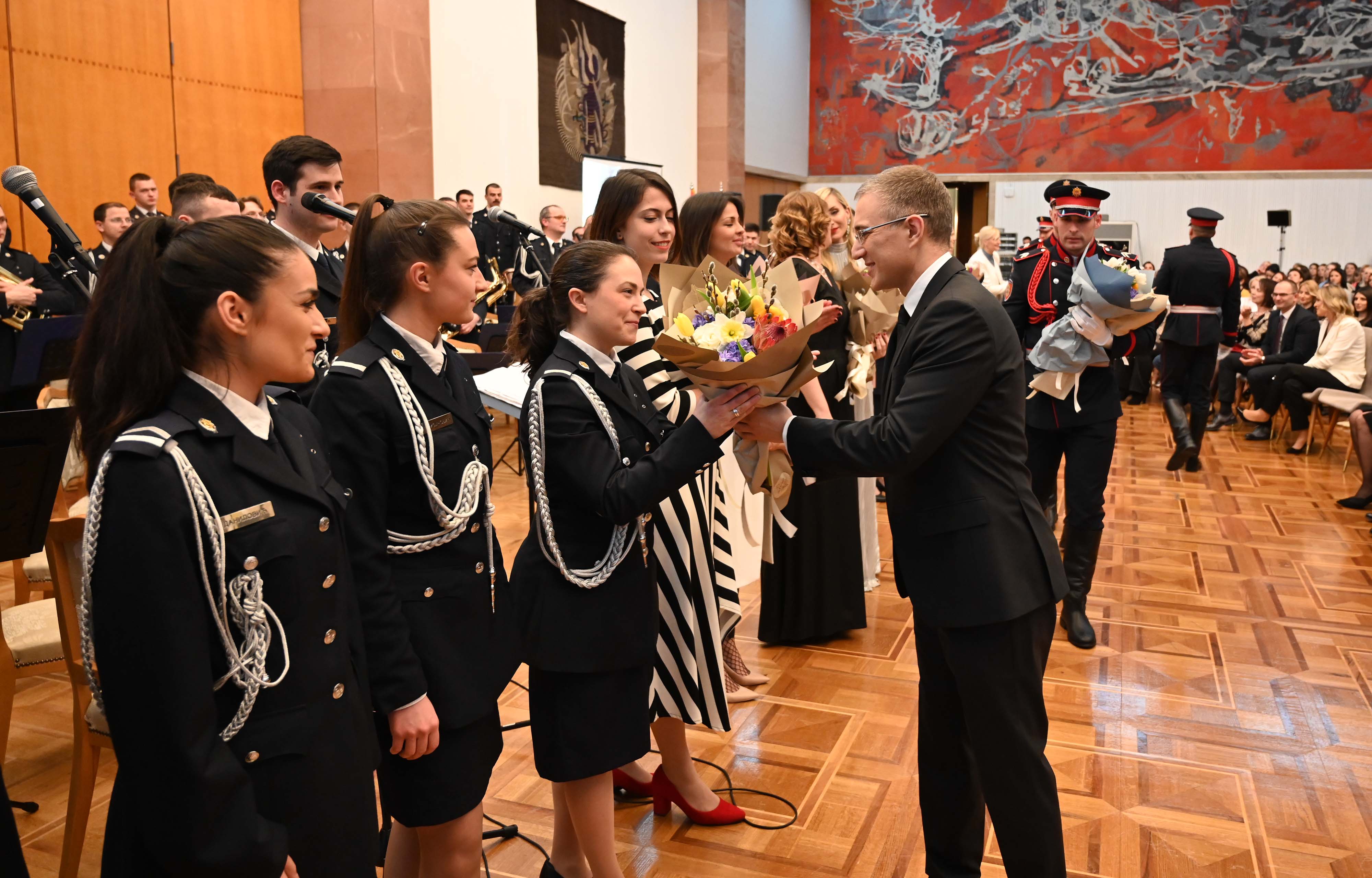 Министар Стефановић честитао  Дан жена свим припадницама Министарства унутрашњих послова