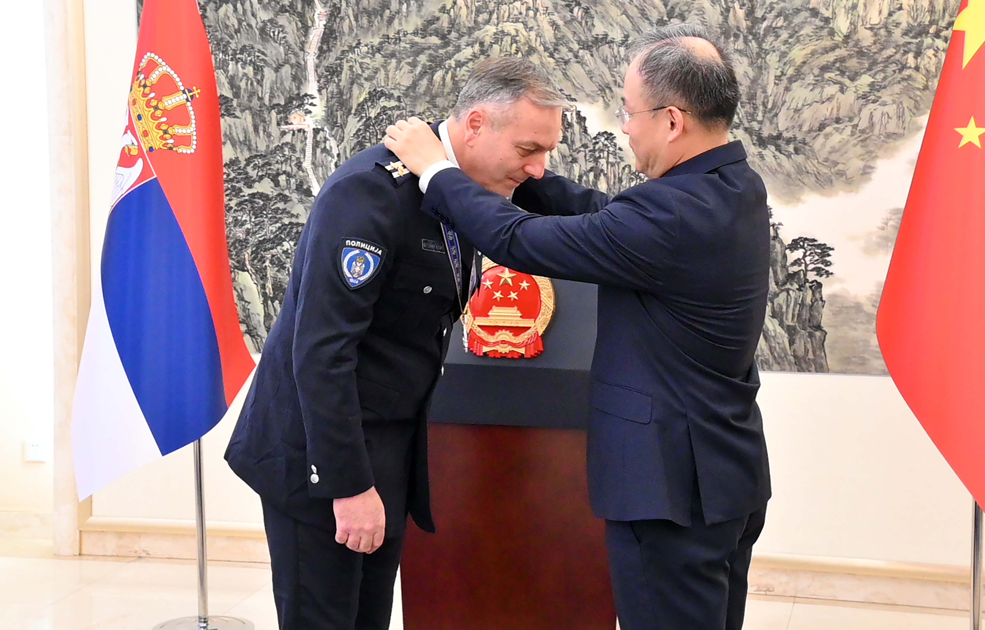 Медаља за допринос у реализацији првих заједничких полицијских патрола