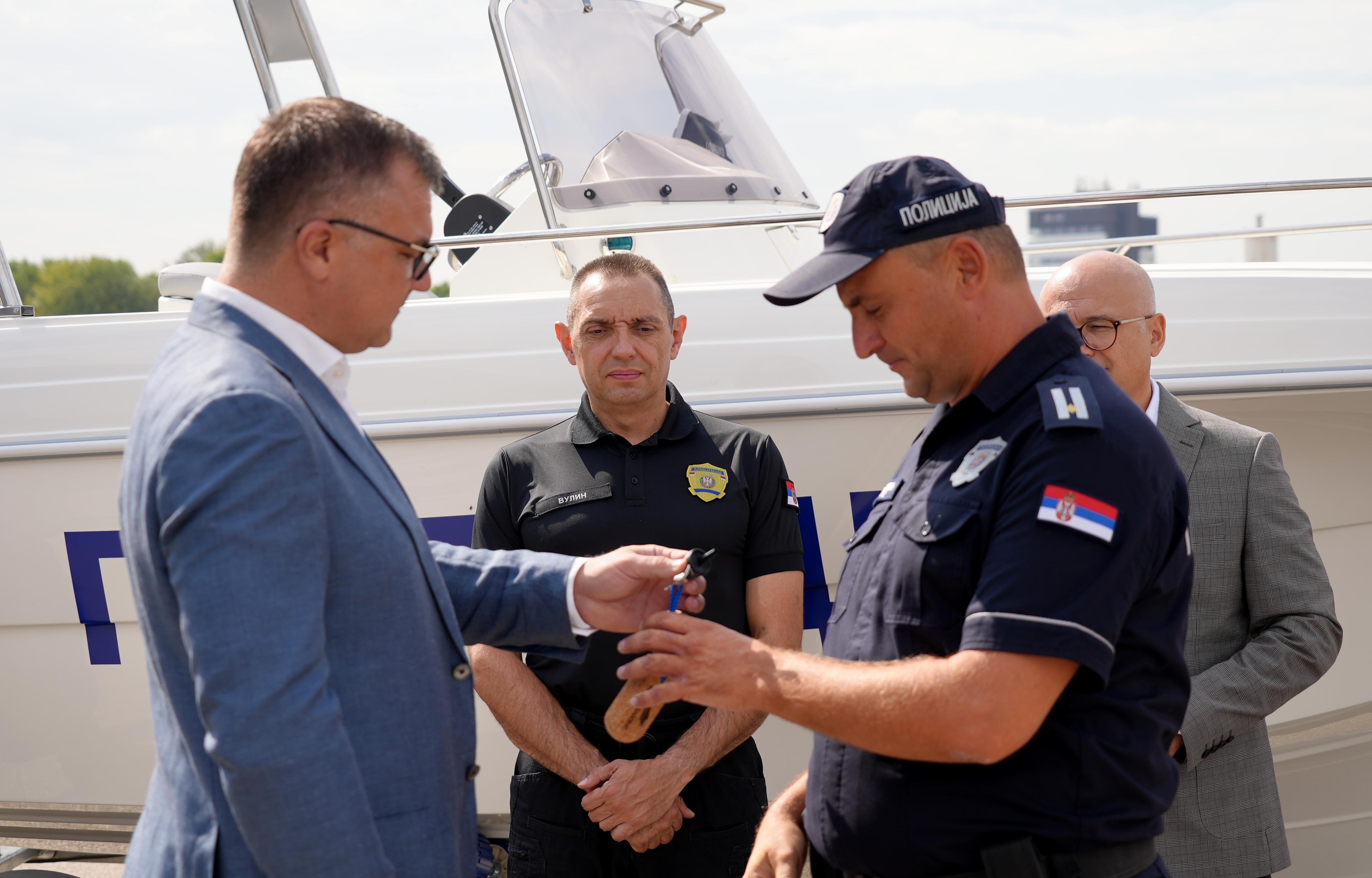 Министар Вулин: Дунав је коридор, баш као што је то ауто-пут и мора да буде безбедан