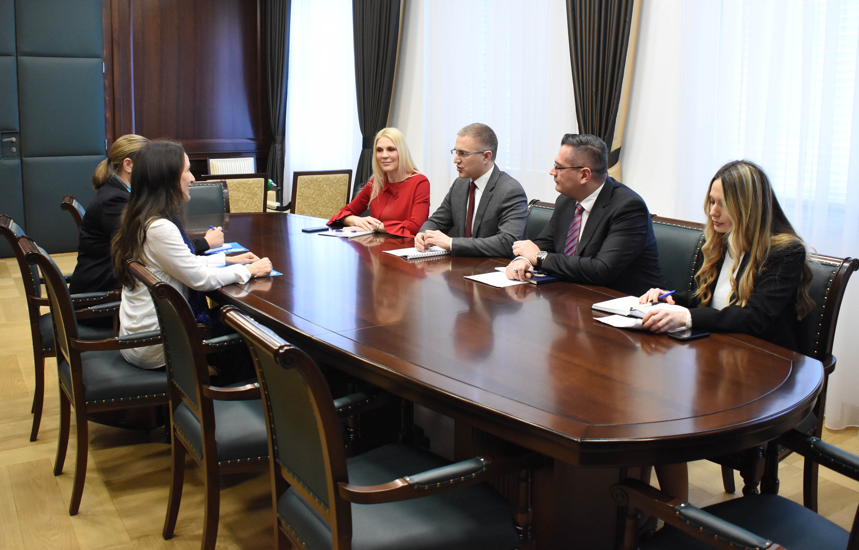 Ministar Stefanović razgovarao sa direktorkom  Dečjeg fonda Ujedinjenih nacija Ređinom de Dominićis