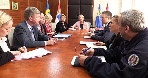 Ministar unutrašnjih poslova dr Nebojša Stefanović na sastanku sa švedskim državnim sekretarom za migracije Larsom Vestbratom