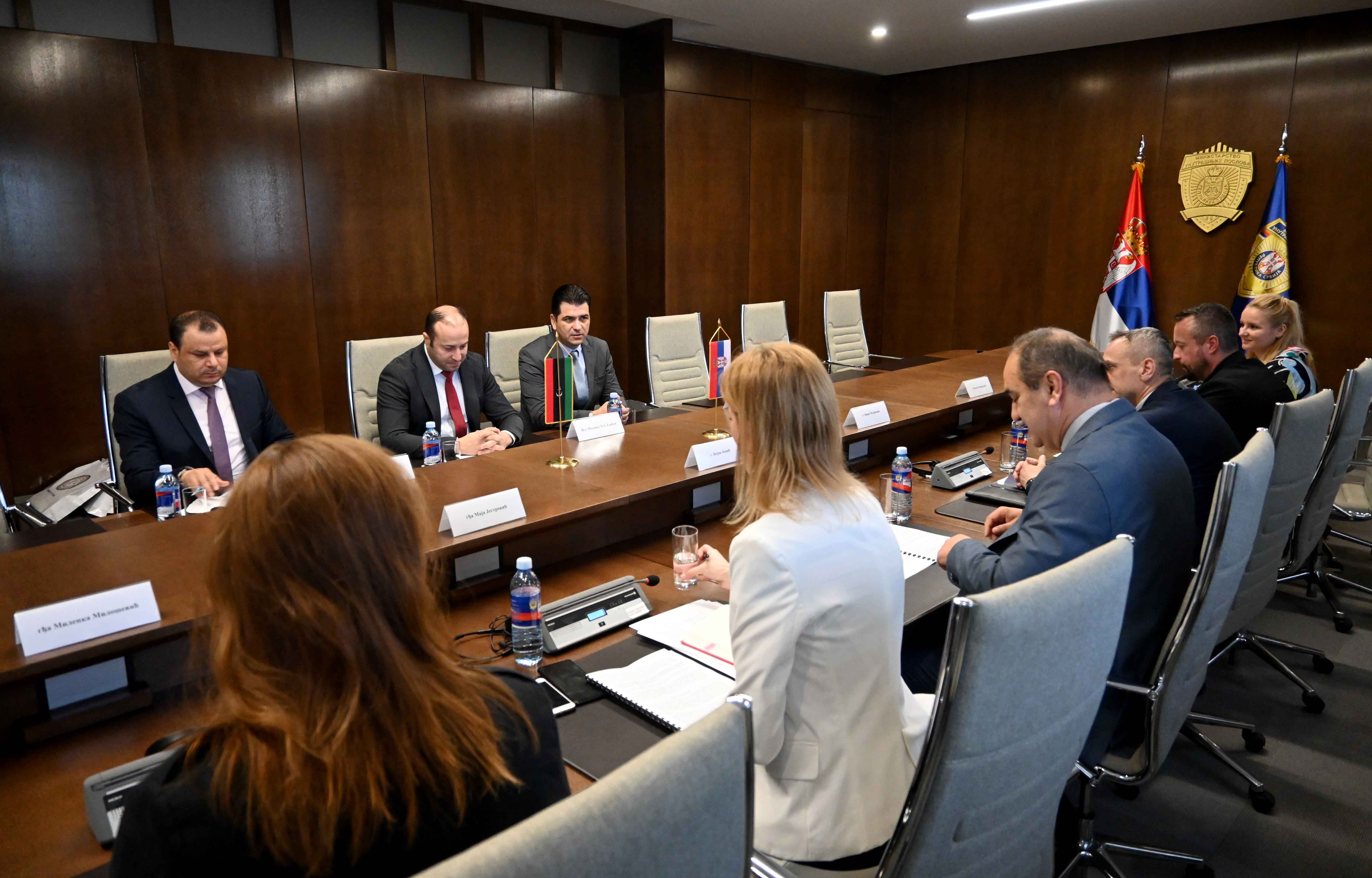 Државни секретар Јоцић и амбасадор Галбун разговарали о успостављању сарадње у области образовања