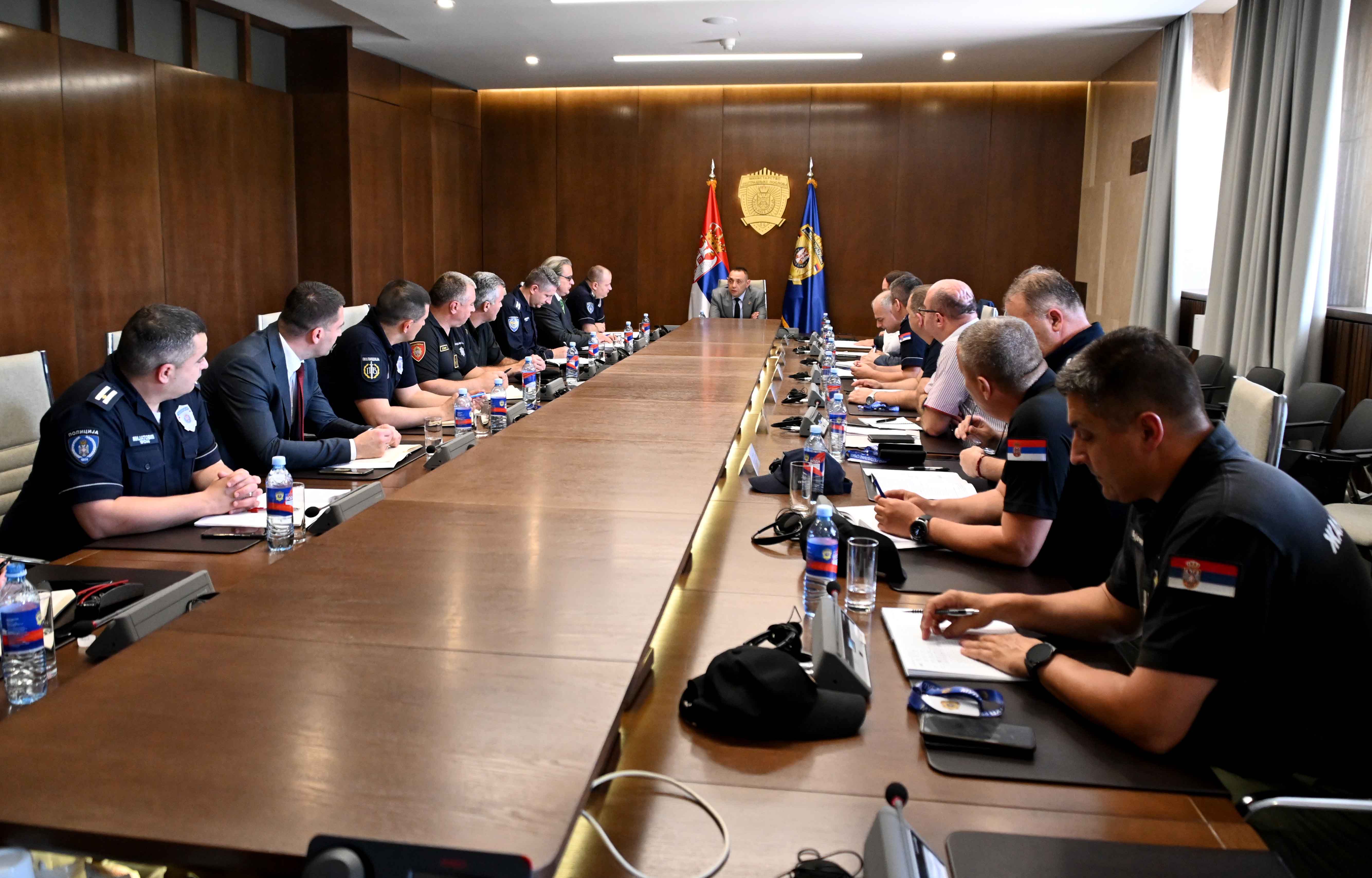 Министар Александар Вулин одржао састанак са руководиоцима организационих јединица МУП-а уочи предстојећег 168. вечитог дербија