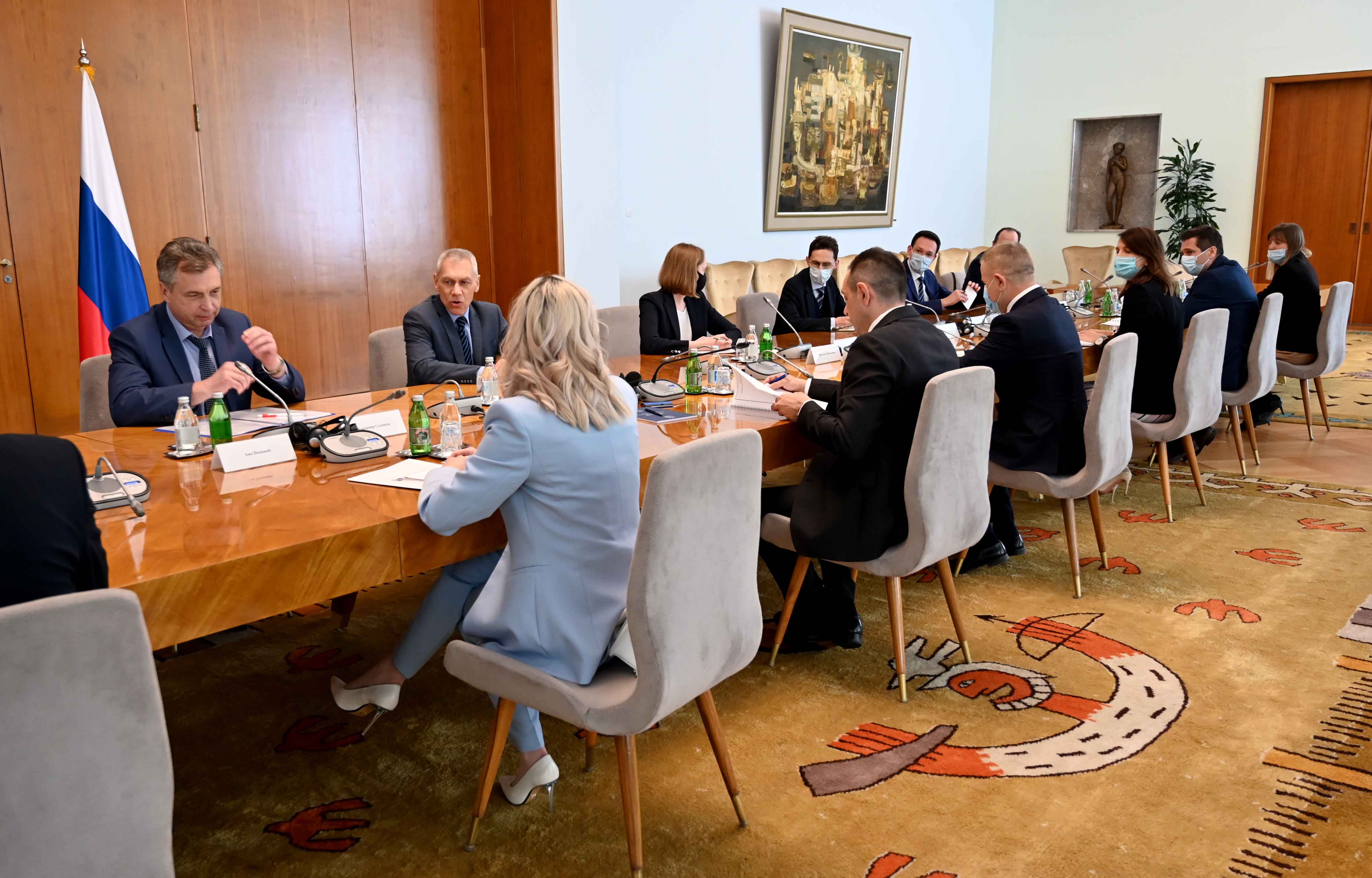 Министар Вулин на састанку са амбасадором Боцан-Харченком и делегацијом из Москве о унапређењу сарадње