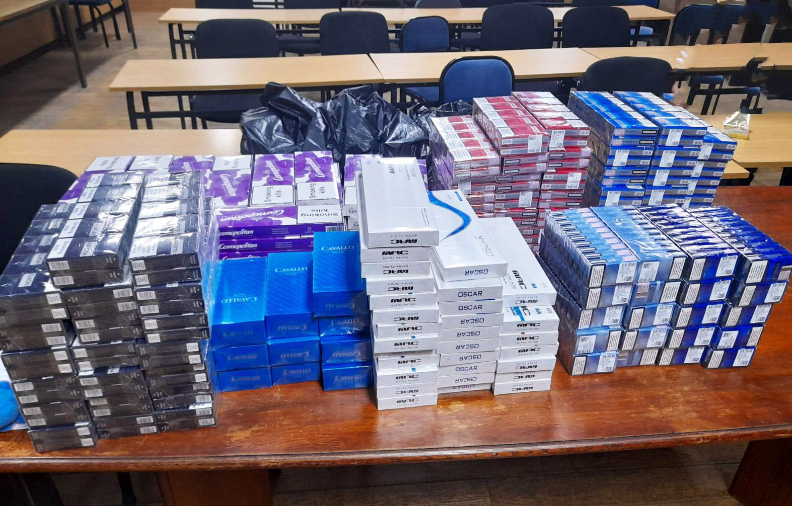 Na graničnom prelazu Šid pronašđeno 1.678 paklica cigareta bez akciznih markica u vrednosti od oko 638.000 dinara