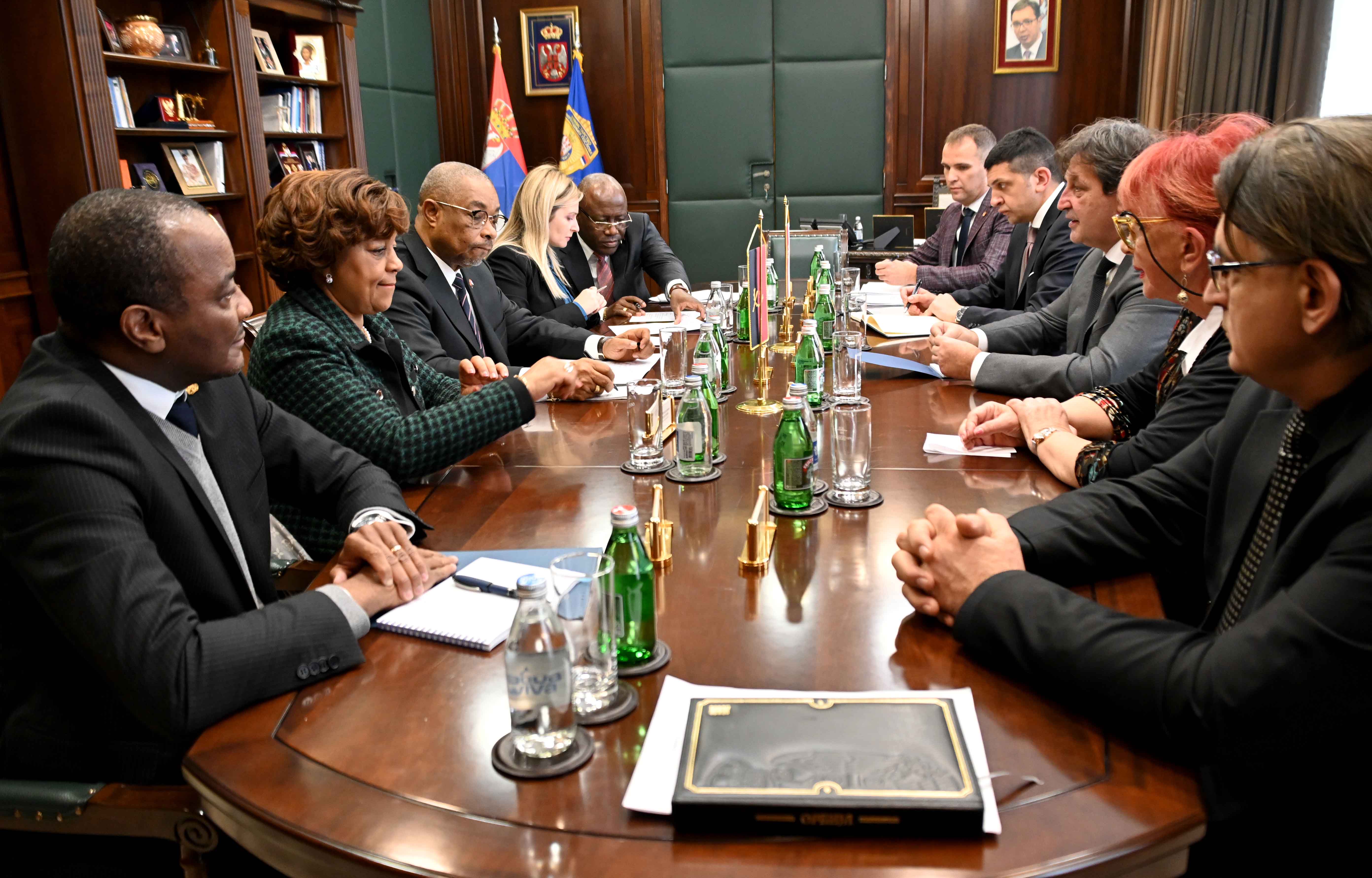Ministar unutrašnjih poslova Bratislav Gašić sastao se sa ministrom unutrašnjih poslova Republike Angole Euženiom Sezarom Laborinjom