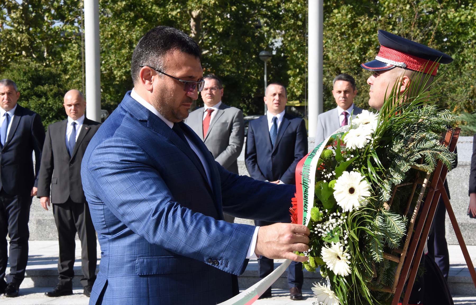 Стефановић и Маринов положили венац на спомен обележје припадницима Министарства унутрашњих послова
