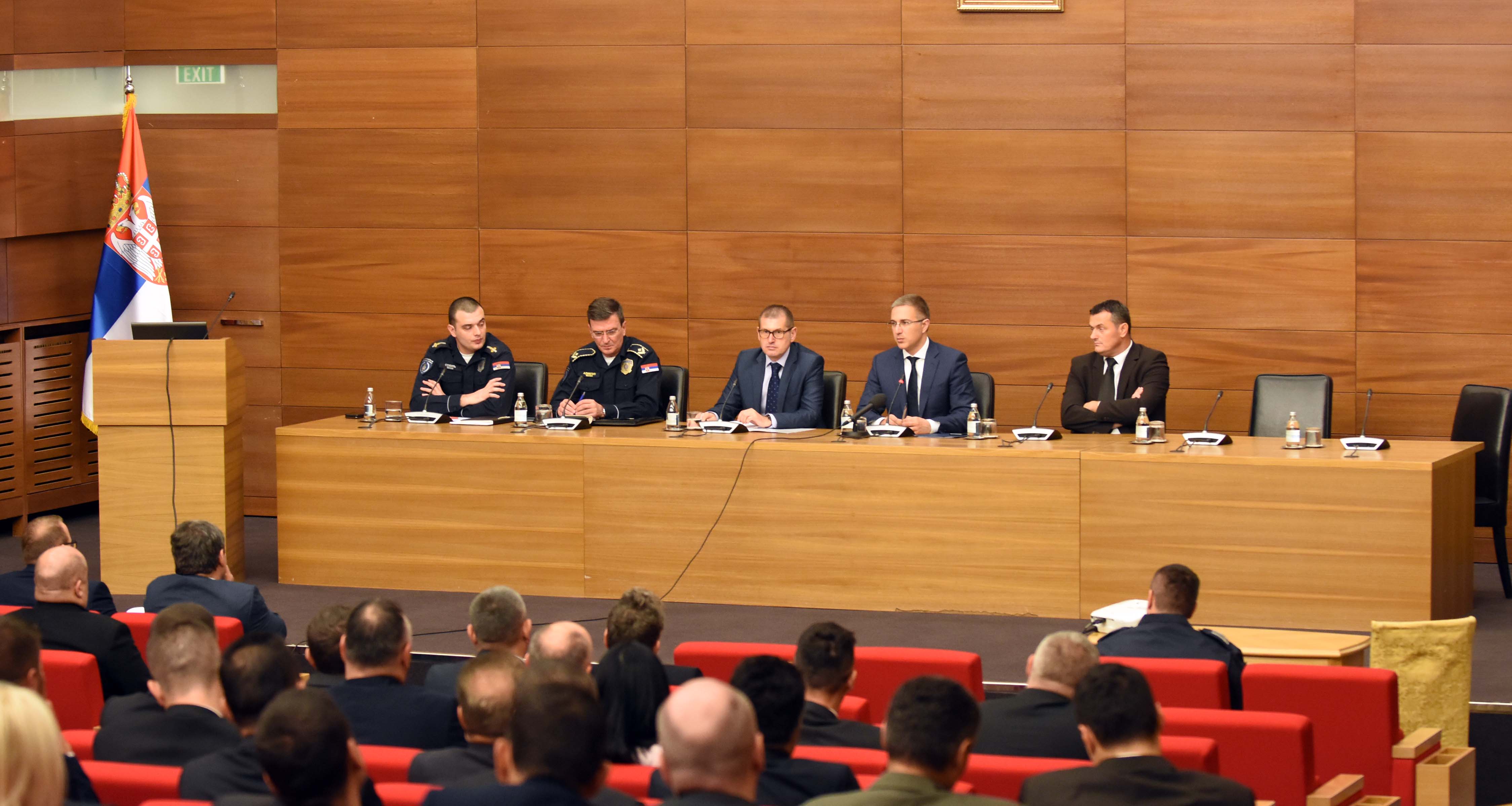 Стефановић са председницима општина и градова о безбедности током новогодишњих празника 