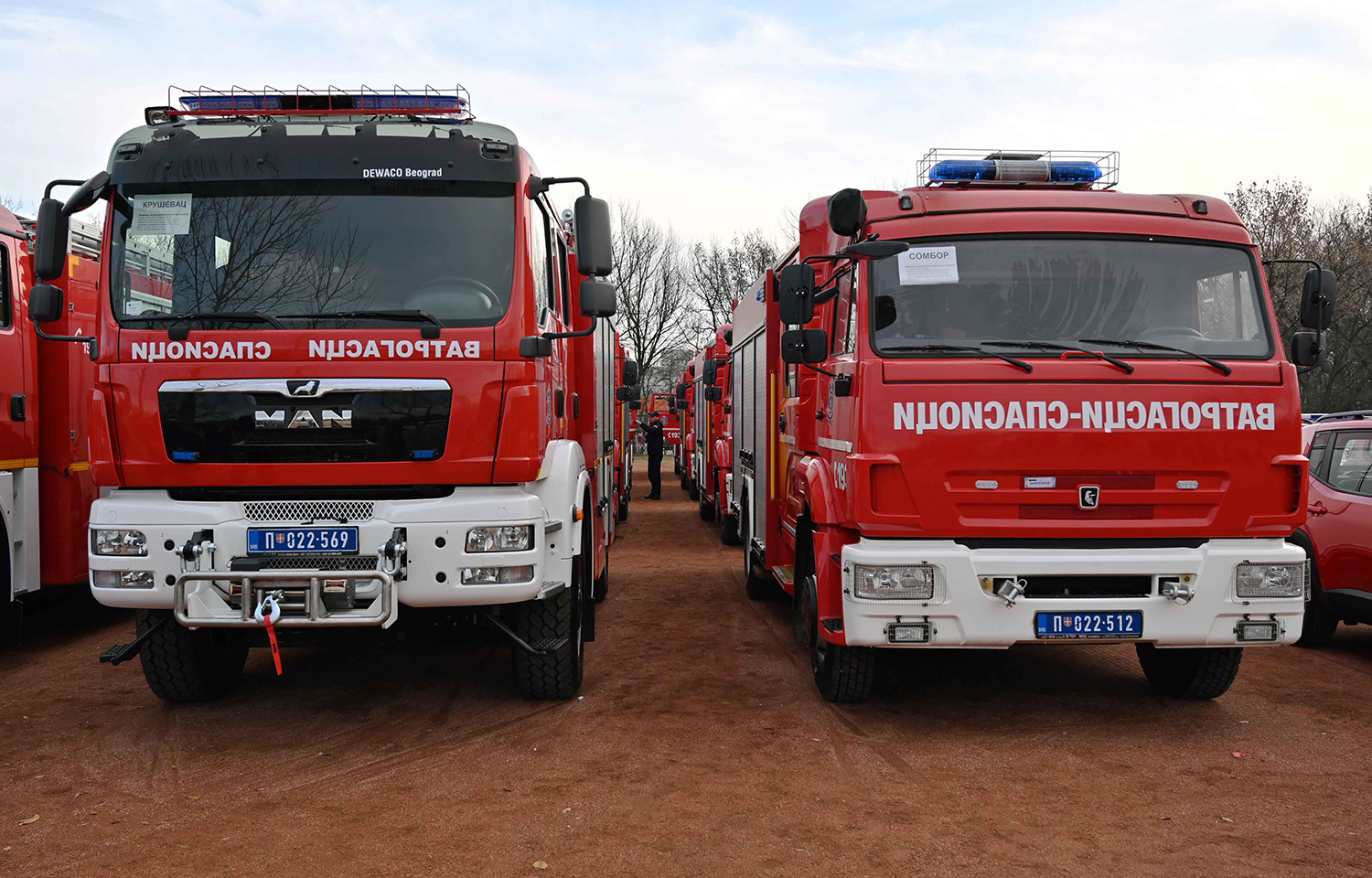 Sektoru za vanredne situacije uručeno 20 vatrogasno-spasilačkih kamiona i 60 terenskih vozila