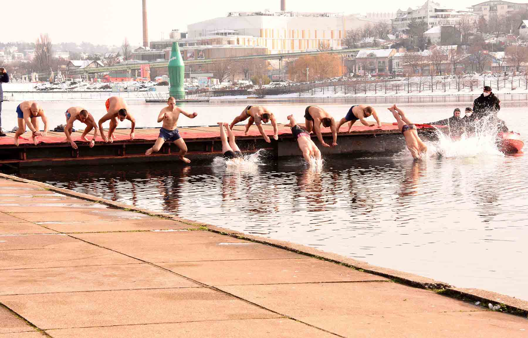 U plivanju za Časni krst na Adi Ciganliji učestvovalo šest pripadnika Žandarmerije