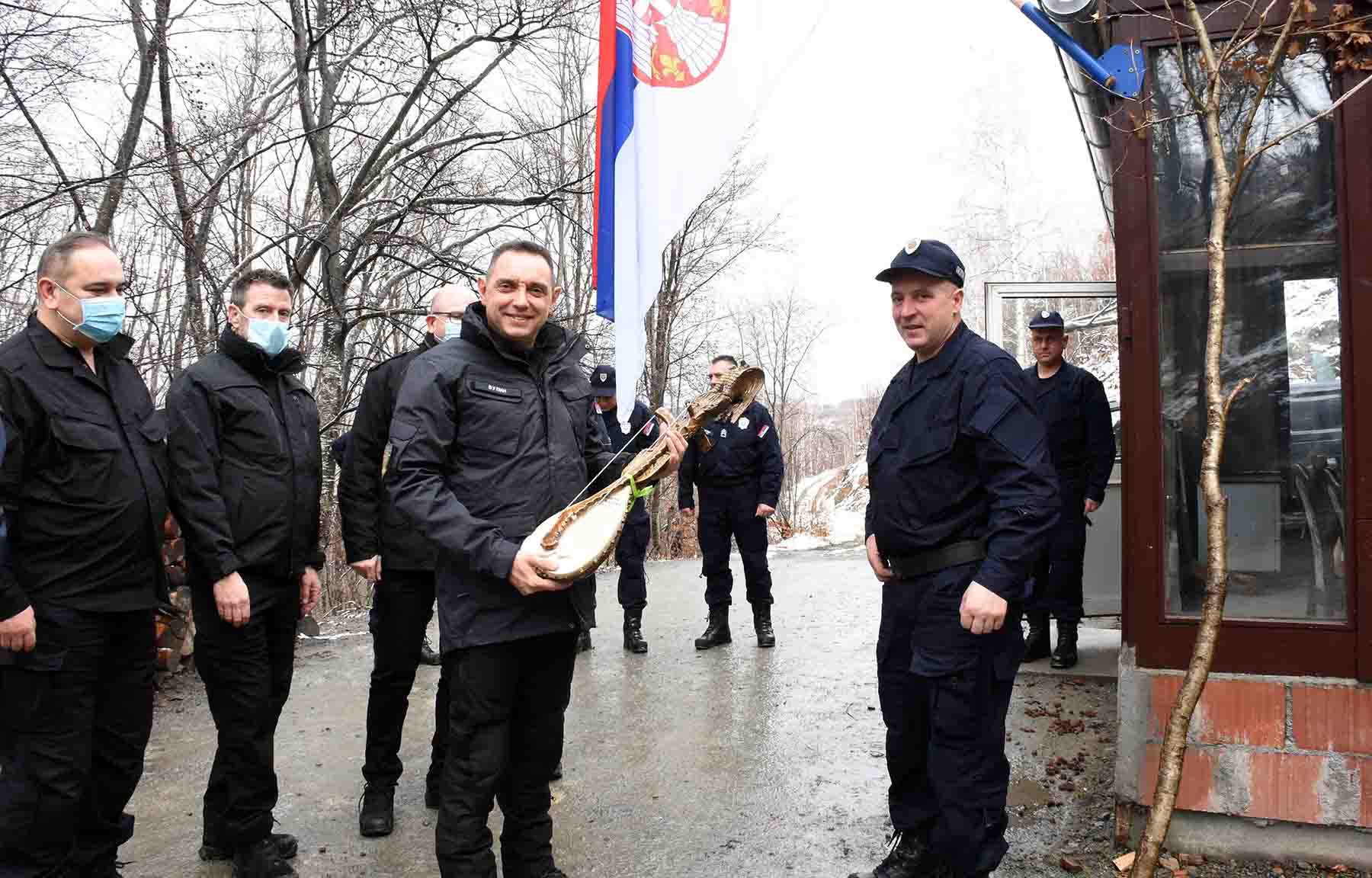 Министар Вулин честитао свим Србима Божић и пожелео им стабилну и снажну Србију