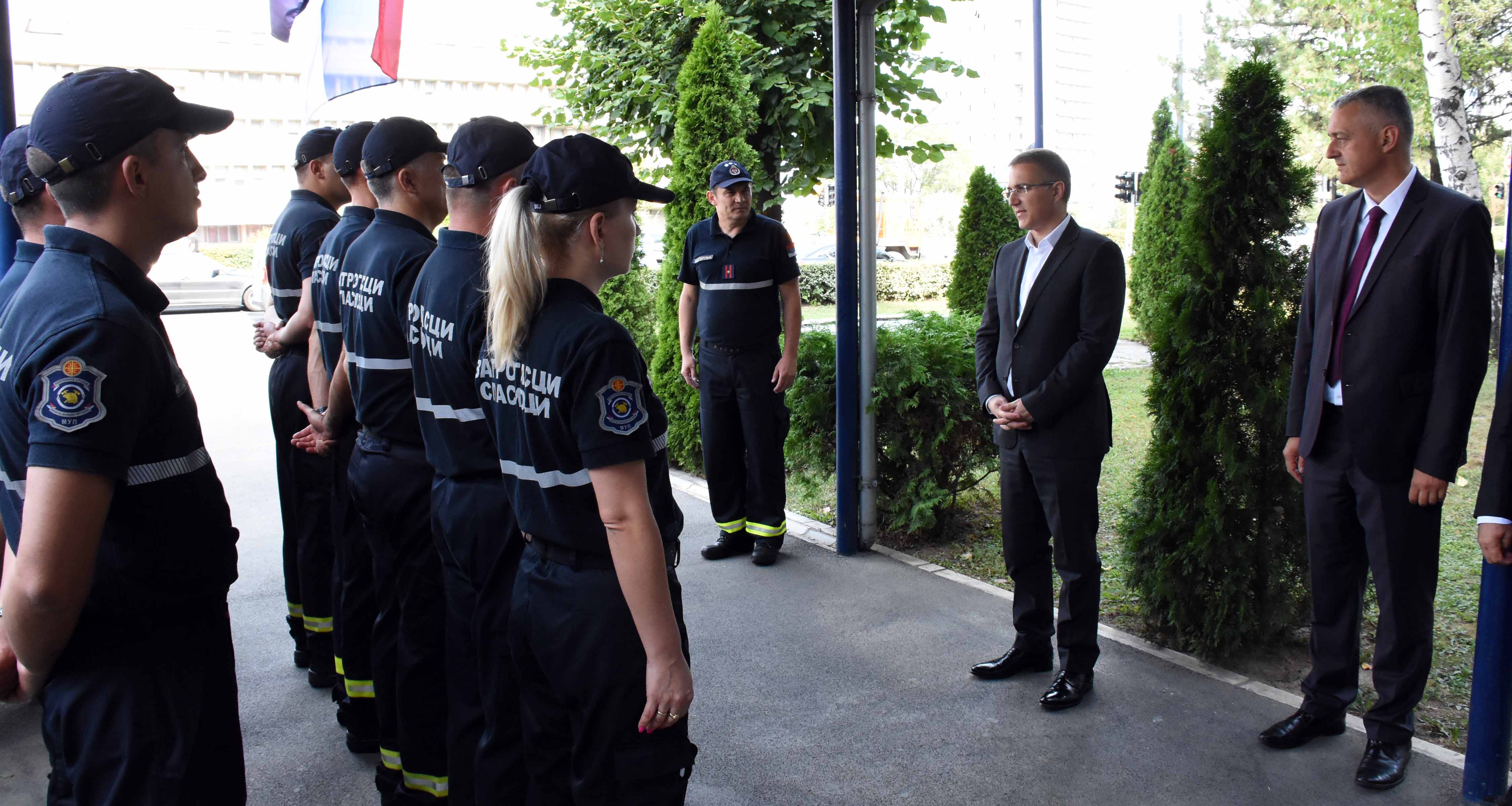 Министaр Стефановић разговарао са полазницима 3. класе основне обуке припадника ватрогасно – спасилачких јединица