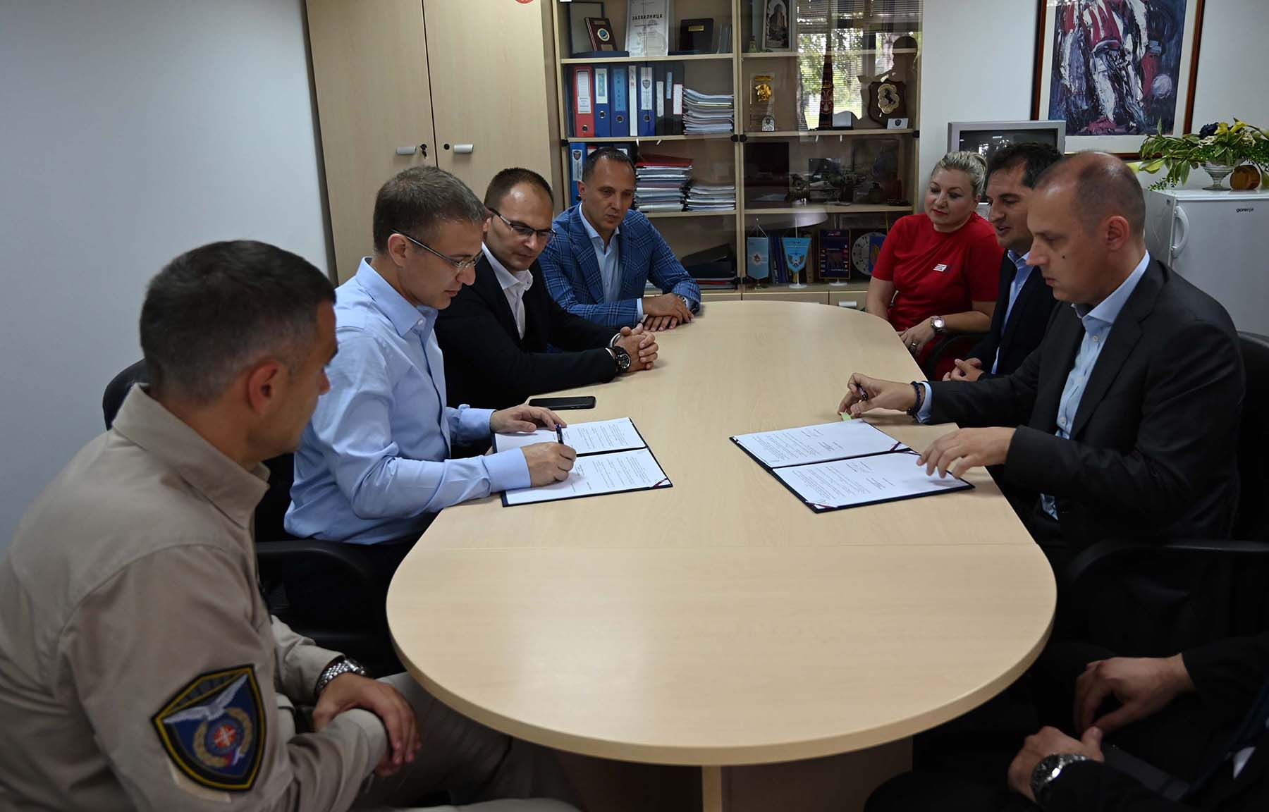Стефановић и Лончар потписали Уговор који дефинише заједничко деловање припадника Хеликоптерске јединице и Хитне помоћи
