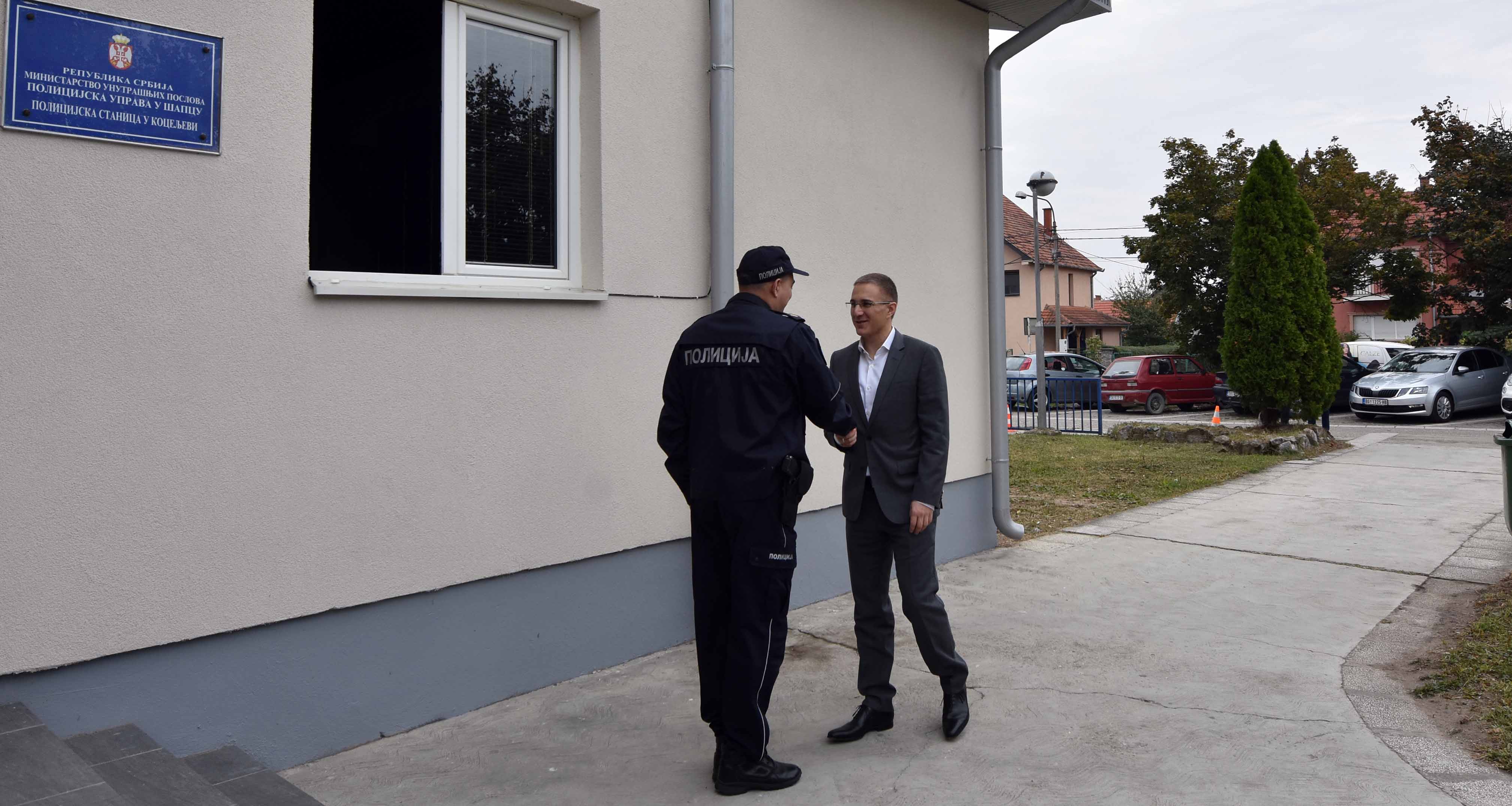 Министар Стефановић обишао Полицијску станицу у Коцељеви