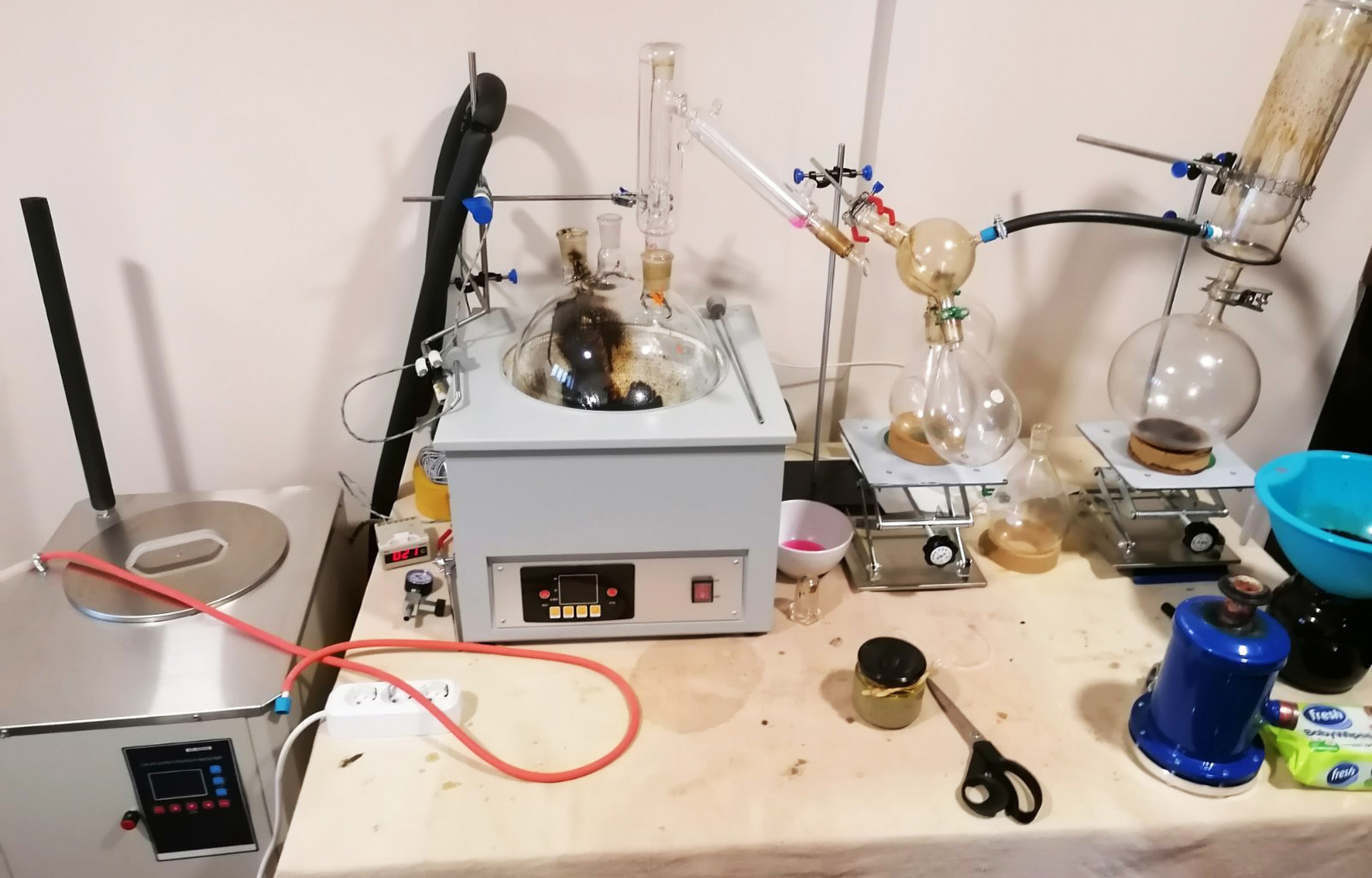 Otkrivena laboratorija za proizvodnju ulja kanabisa