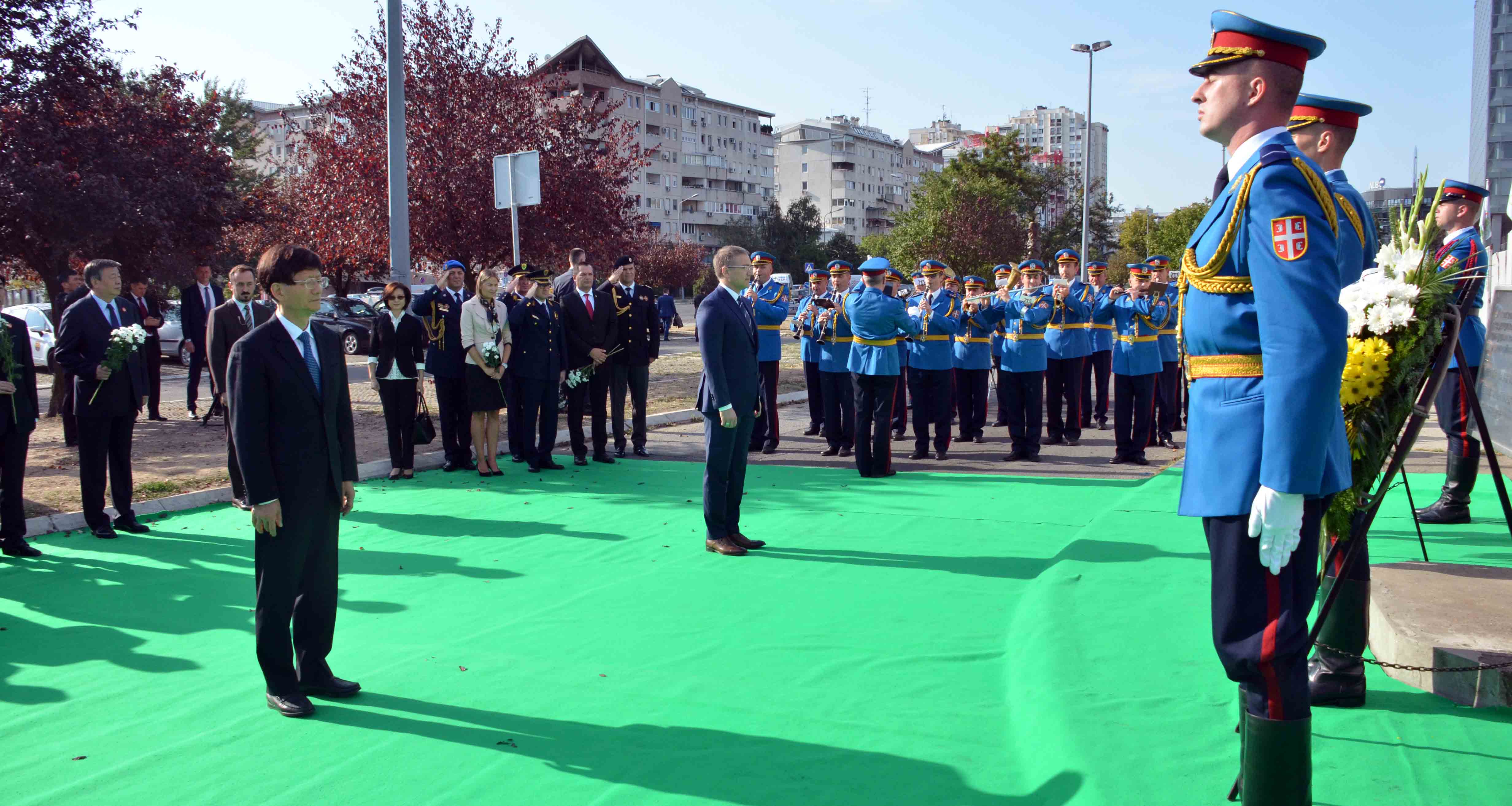 Položeni venci na spomen ploču u znak sećanja na kineske državljane poginule tokom NATO bombardovanja