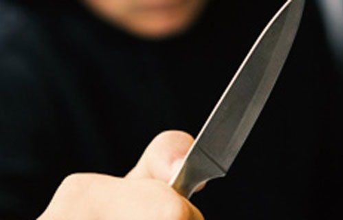 Mladić povređen nožem u blizini jedne srednje škole u Železniku