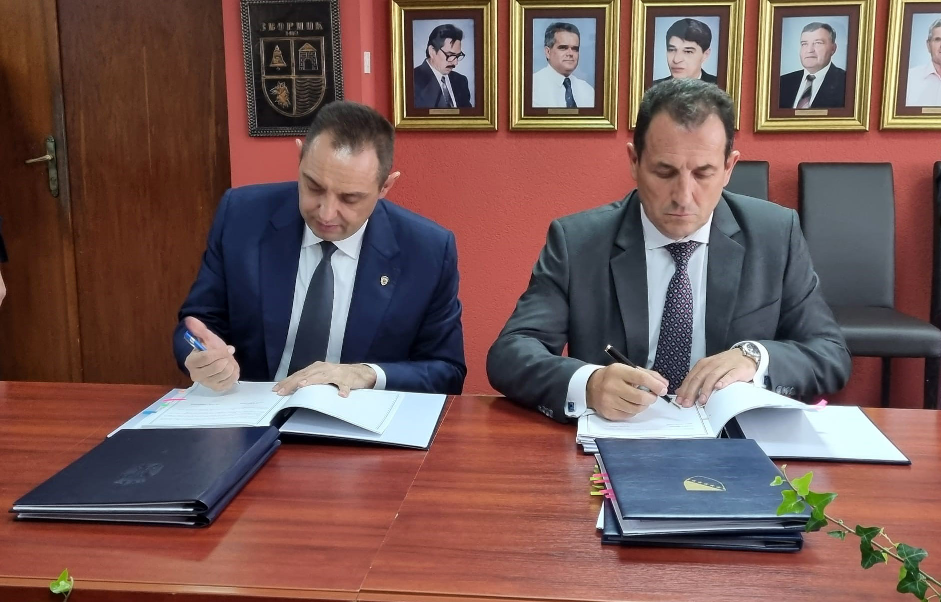 Министри Вулин и Цикотић потписали више споразума који ће олакшати живот грађанима обе државе