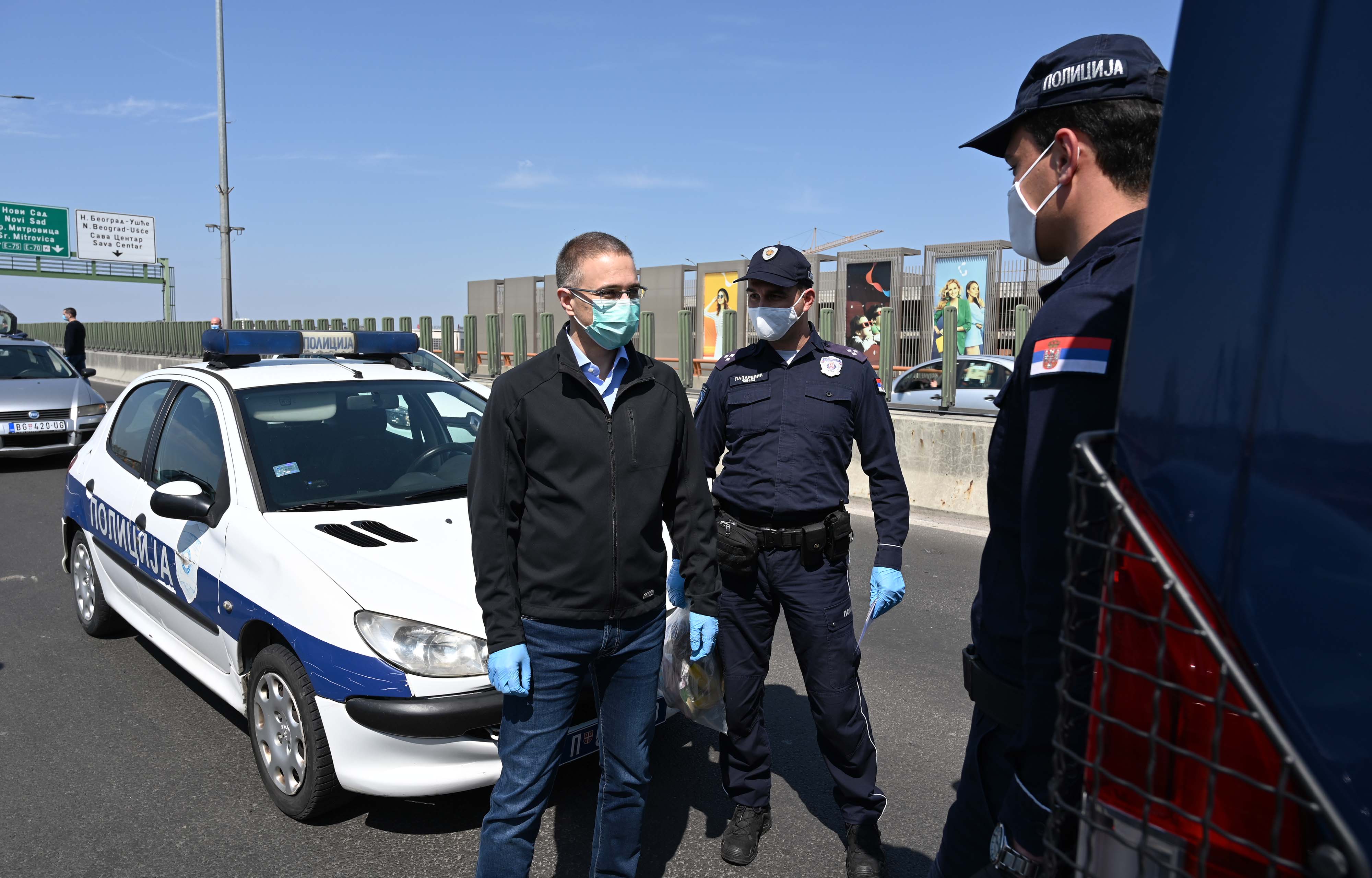 Ministar Stefanović se zahvalio pripadnicima policije na ogromnom požrtvovanju i zalaganju