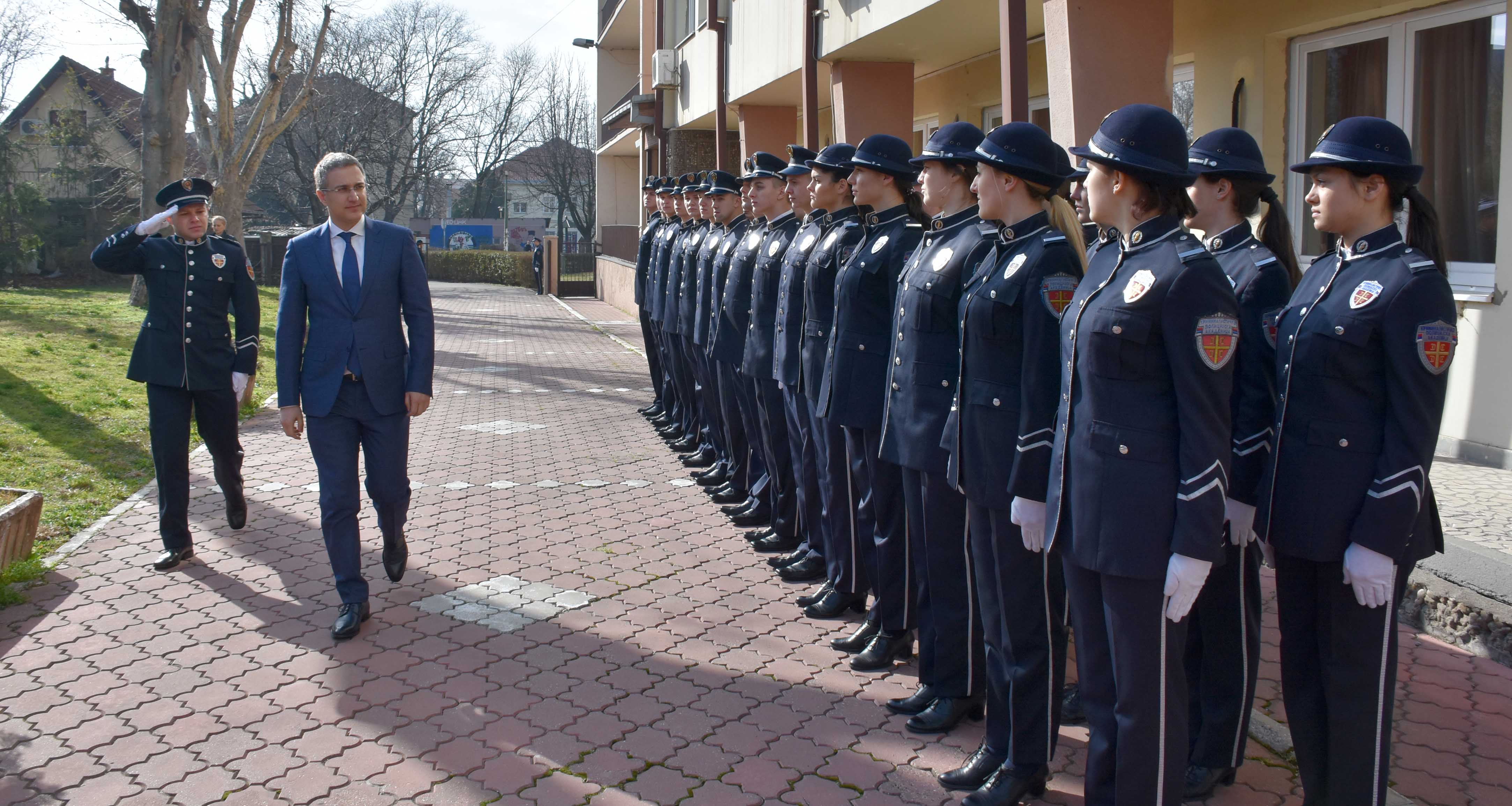 Stefanović: U 2017. godini zaposlili smo skoro 400 diplomaca Kriminalističko-policijske akademije