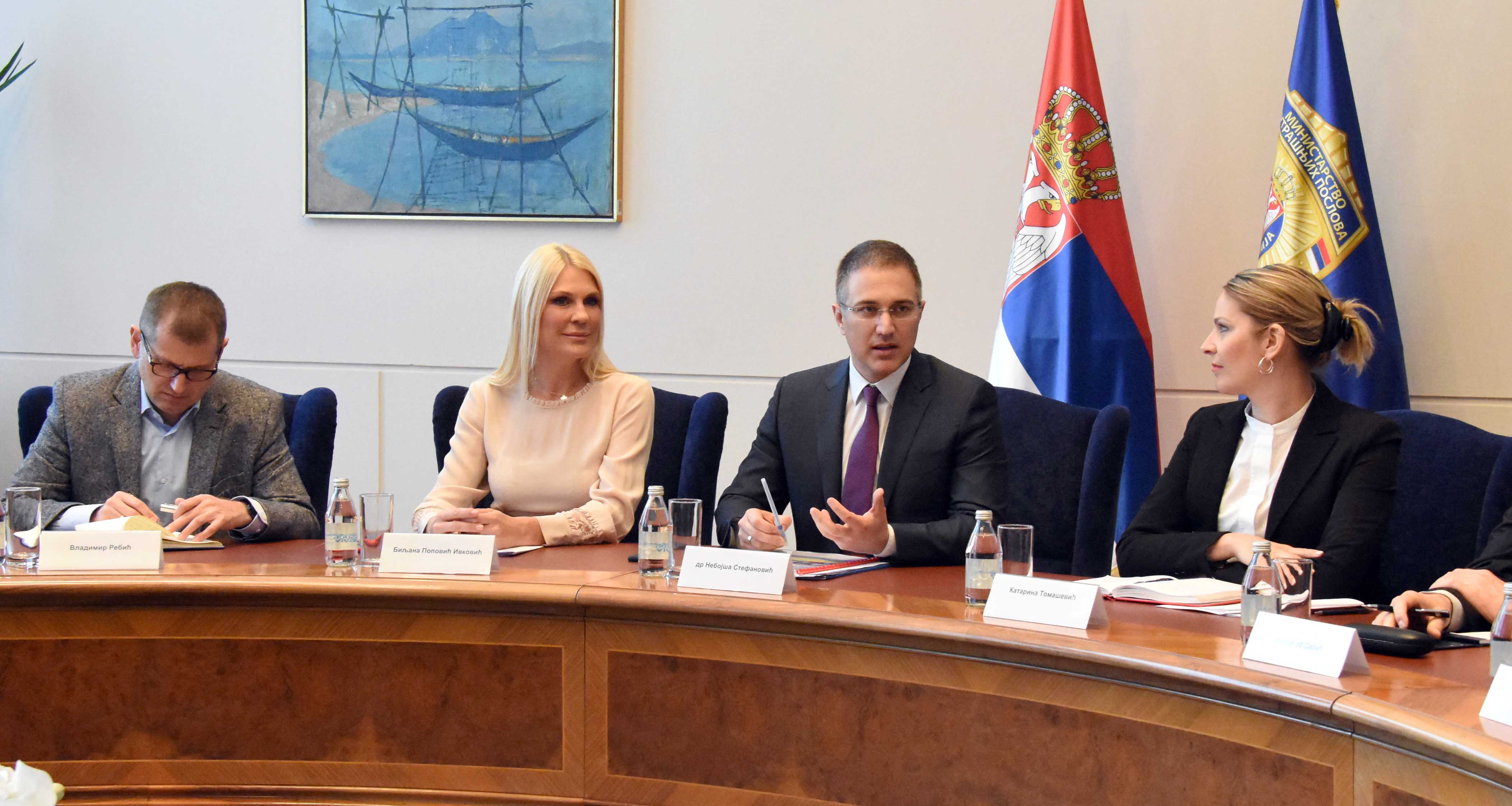 Ministar Stefanović razgovarao sa polaznicima 7. klase Visokih studija bezbednosti i odbrane