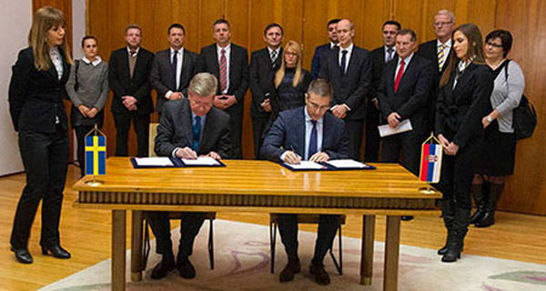 17. 12. 2015. Stefanović i Asp potpisali dva sporazuma