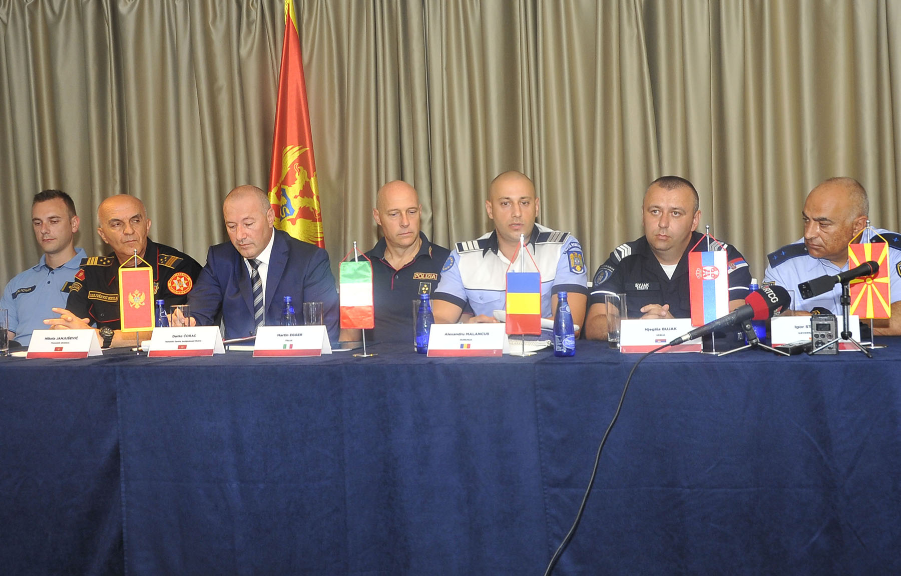 Заједничке патроле полицајaца на црногорском приморју