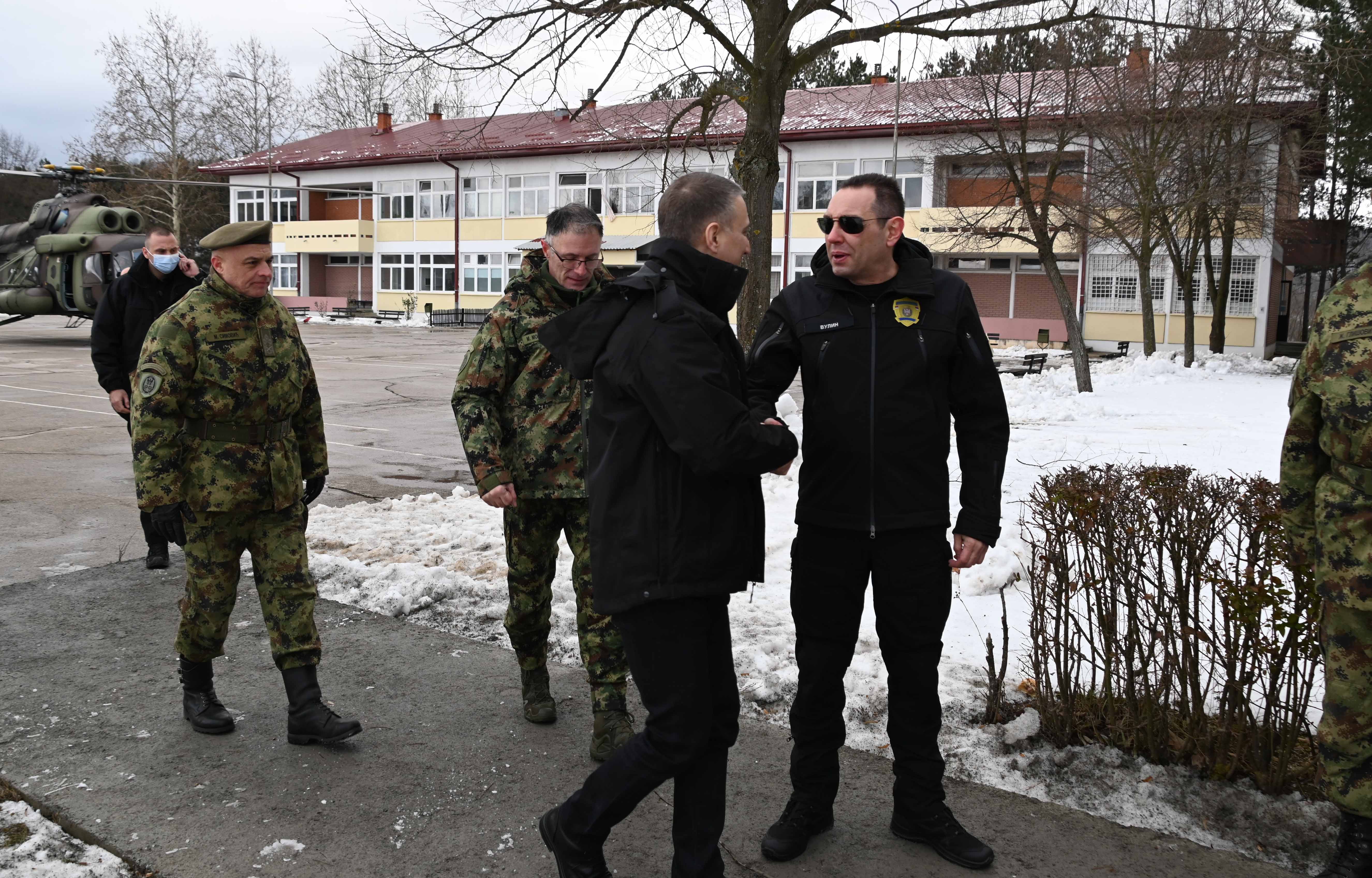 Po naređenju vrhovnog komandanta policijski i vojni vrh razmatrali bezbednosnu situaciju u KZB-u