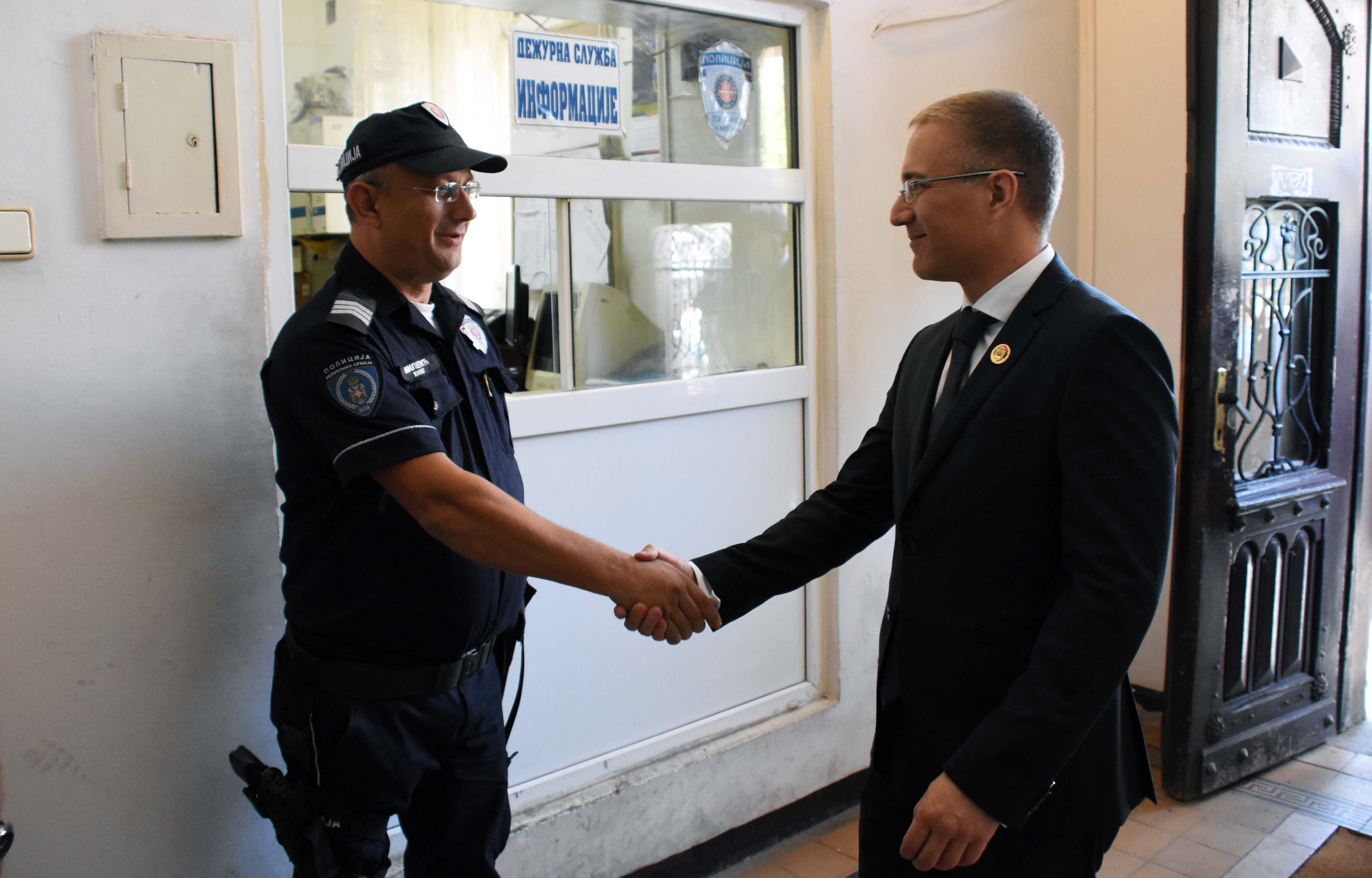 Mинистар Стефановић посетио Полицијску станицу Алексинaц