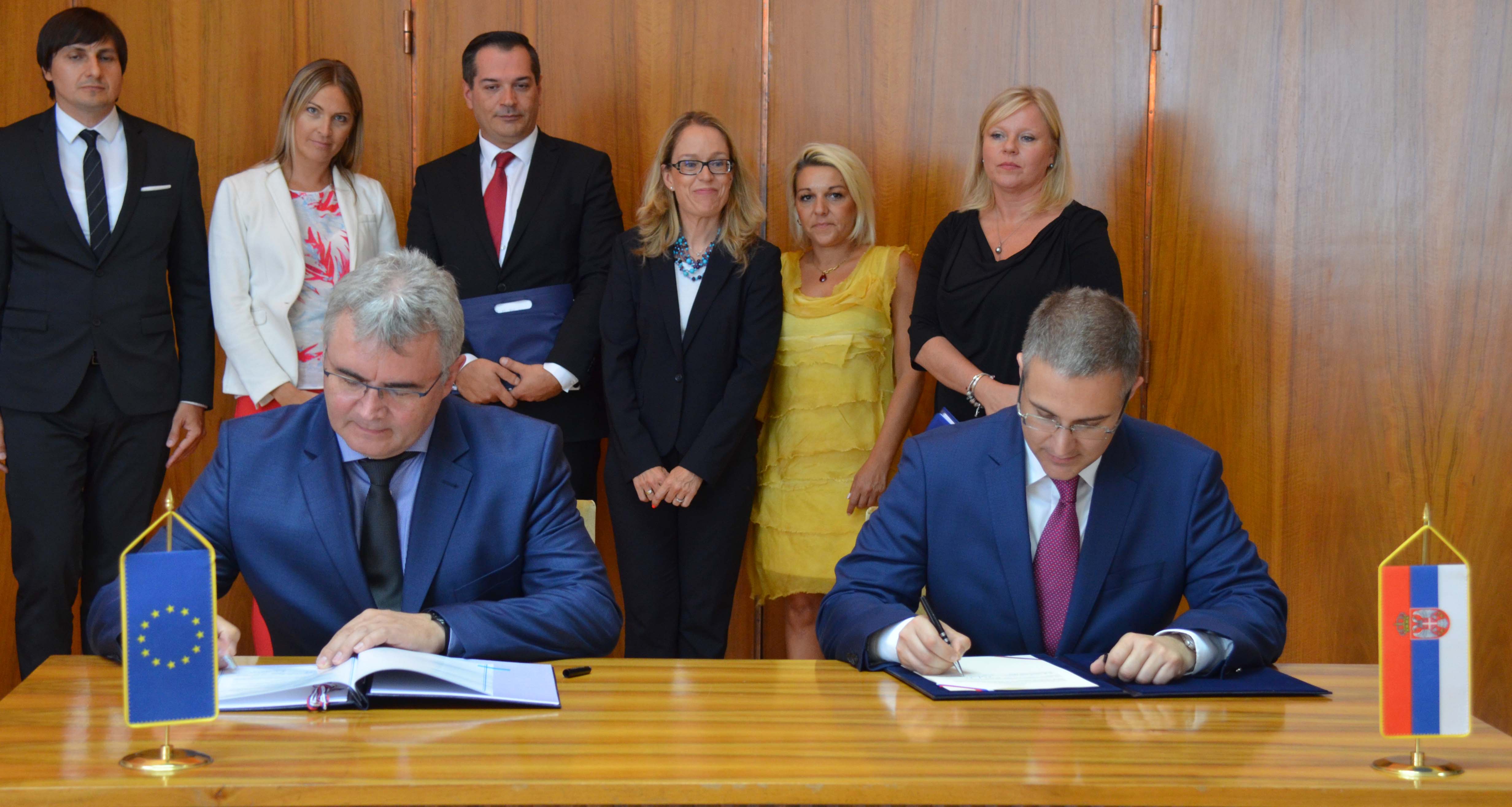 Stefanović i Šreder potpisali radni aranžman koji će pripadnicima MUP-a omogućiti različite obuke u okviru CEPOL-a