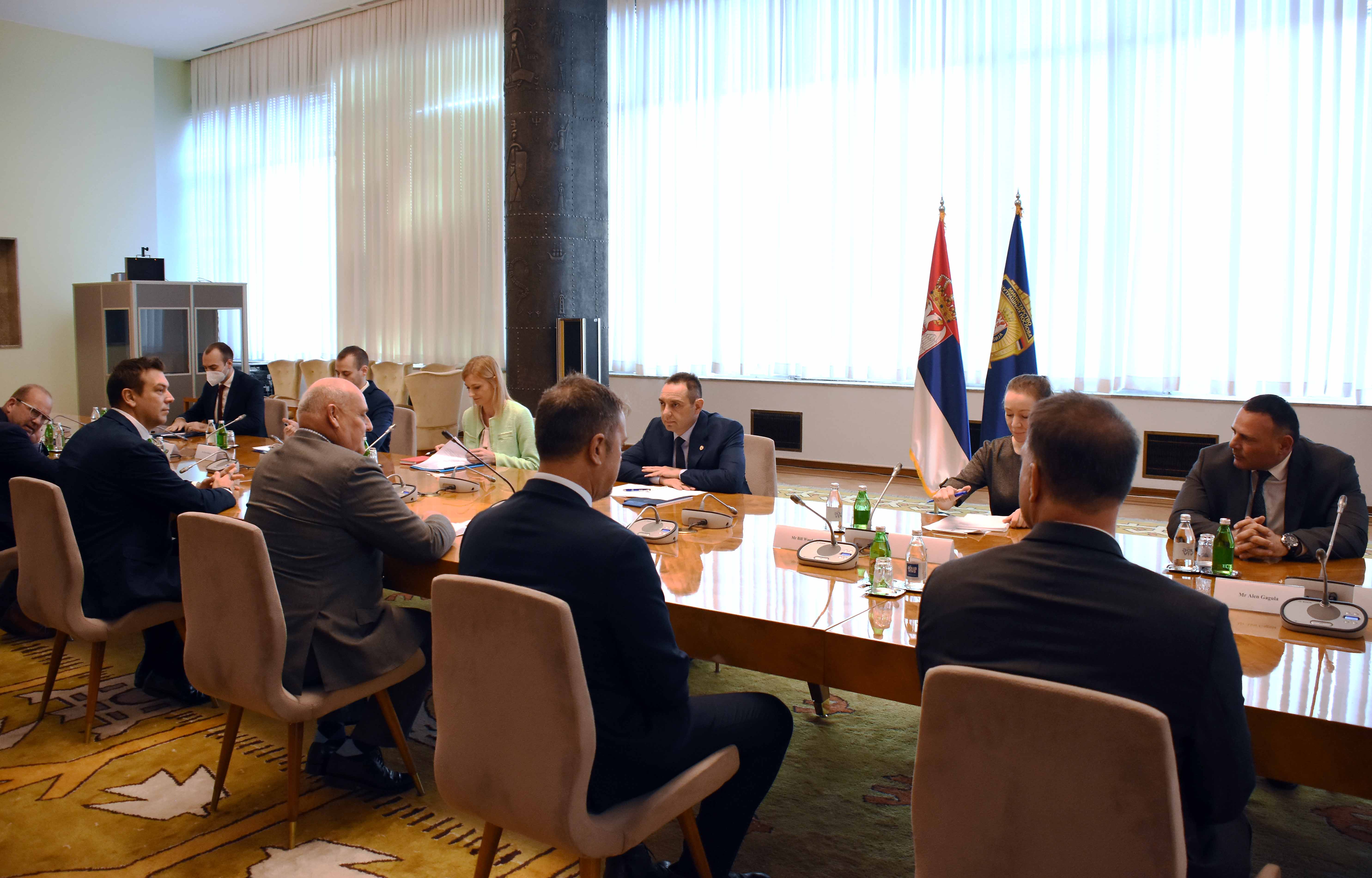 Министар Вулин: Споразум ће допринети успостављању међународних стандарда на београдском аеродрому