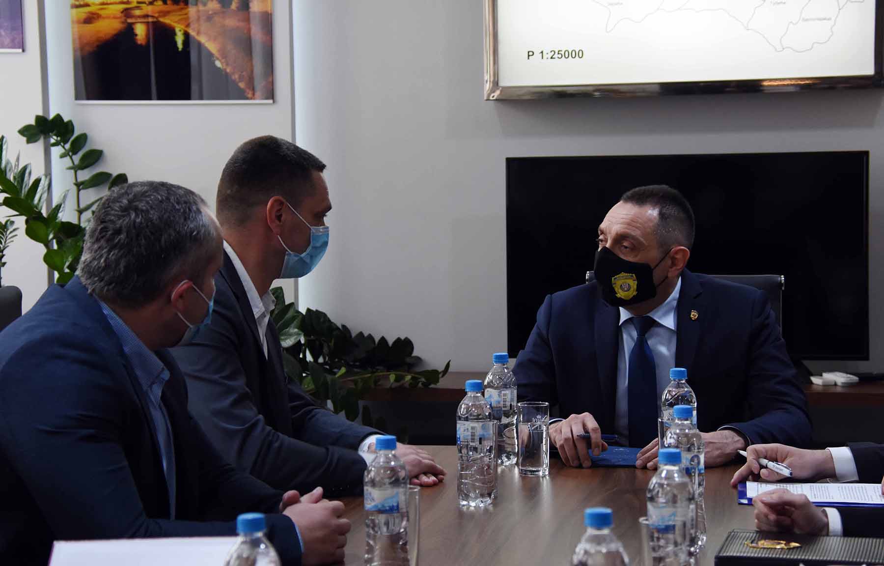 Министар Вулин са члановима Штаба за ванредне ситуације општине Kосјерић