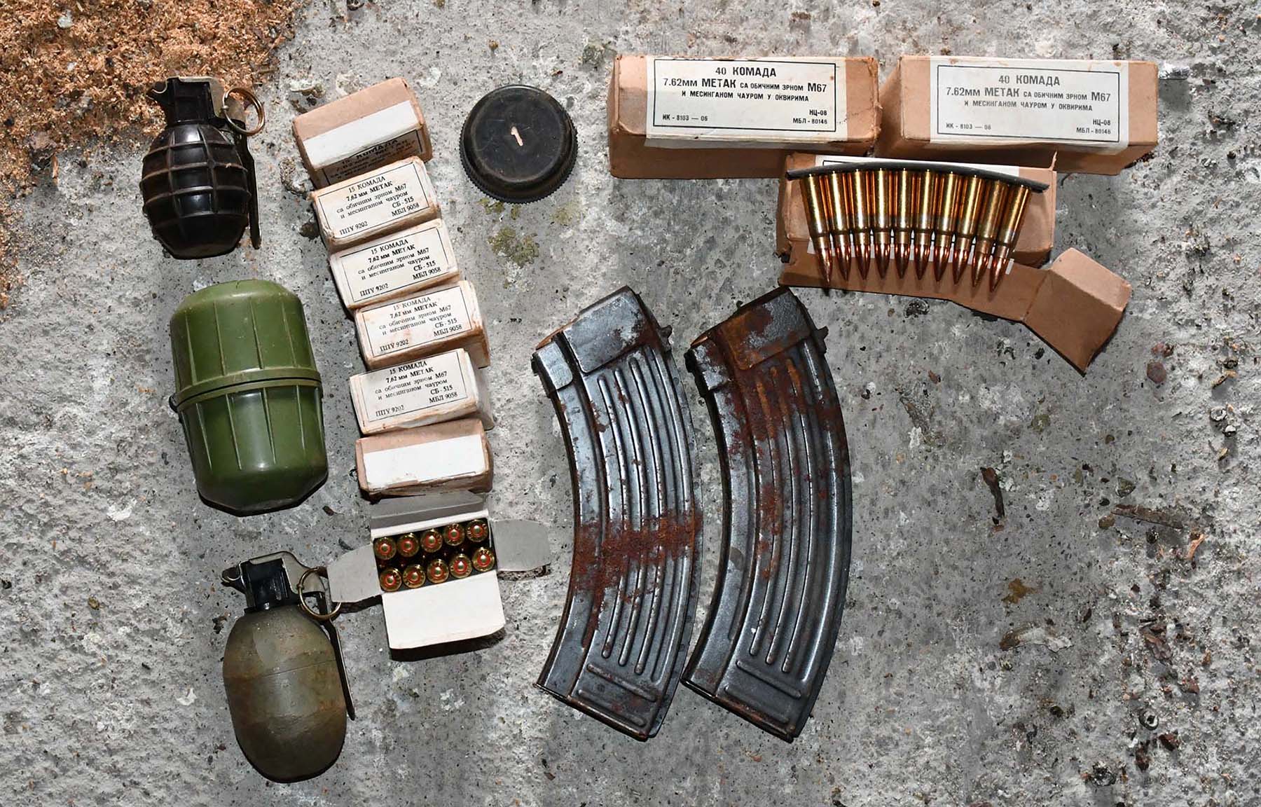 U kući osumnjičenog policija pronašla bombe, oružje i municiju