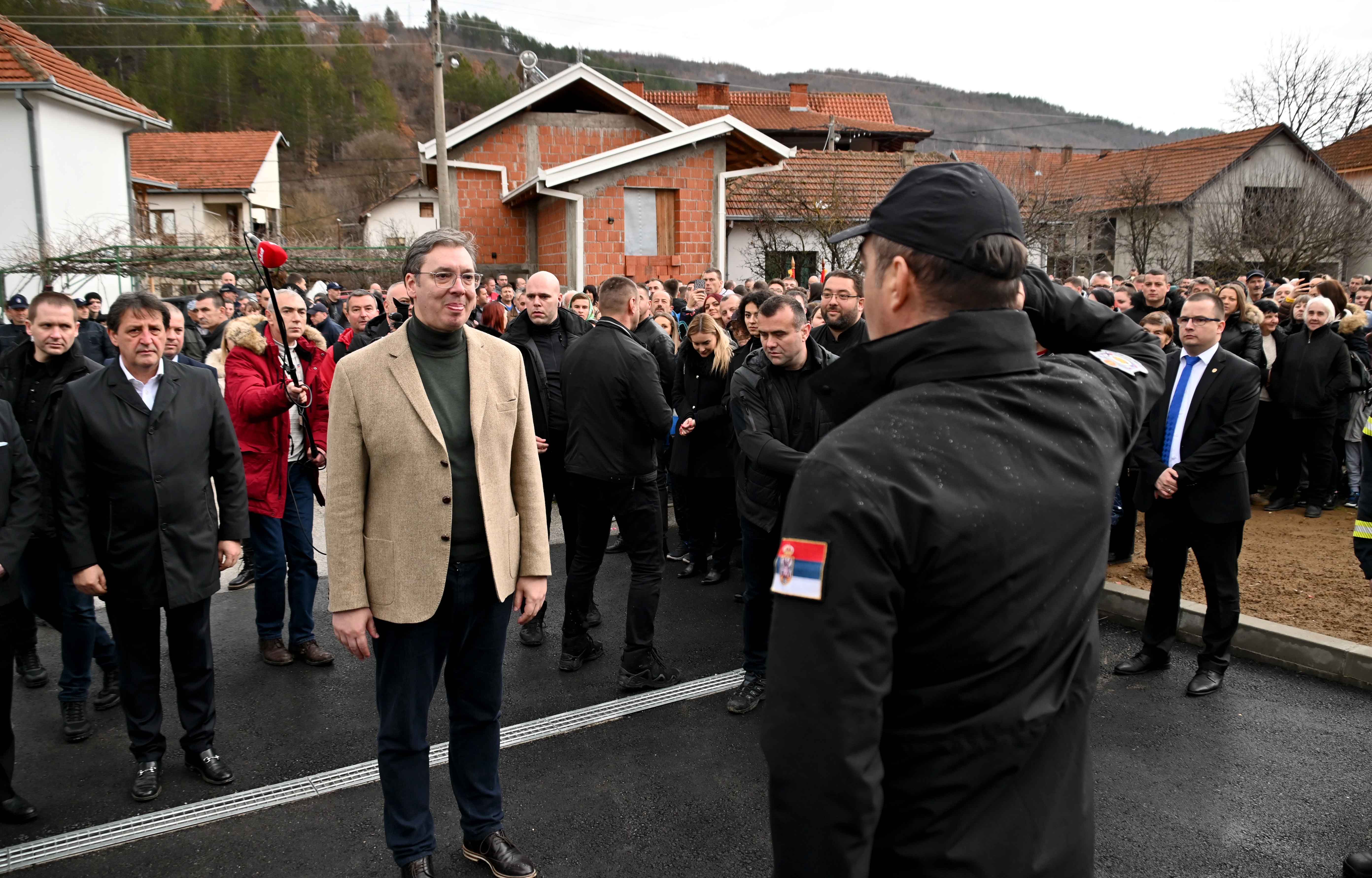 Министар Гашић је заједно са председником Републике Србије Александром Вучићем обишао новоизграђени објекат СВС-а у Трговишту
