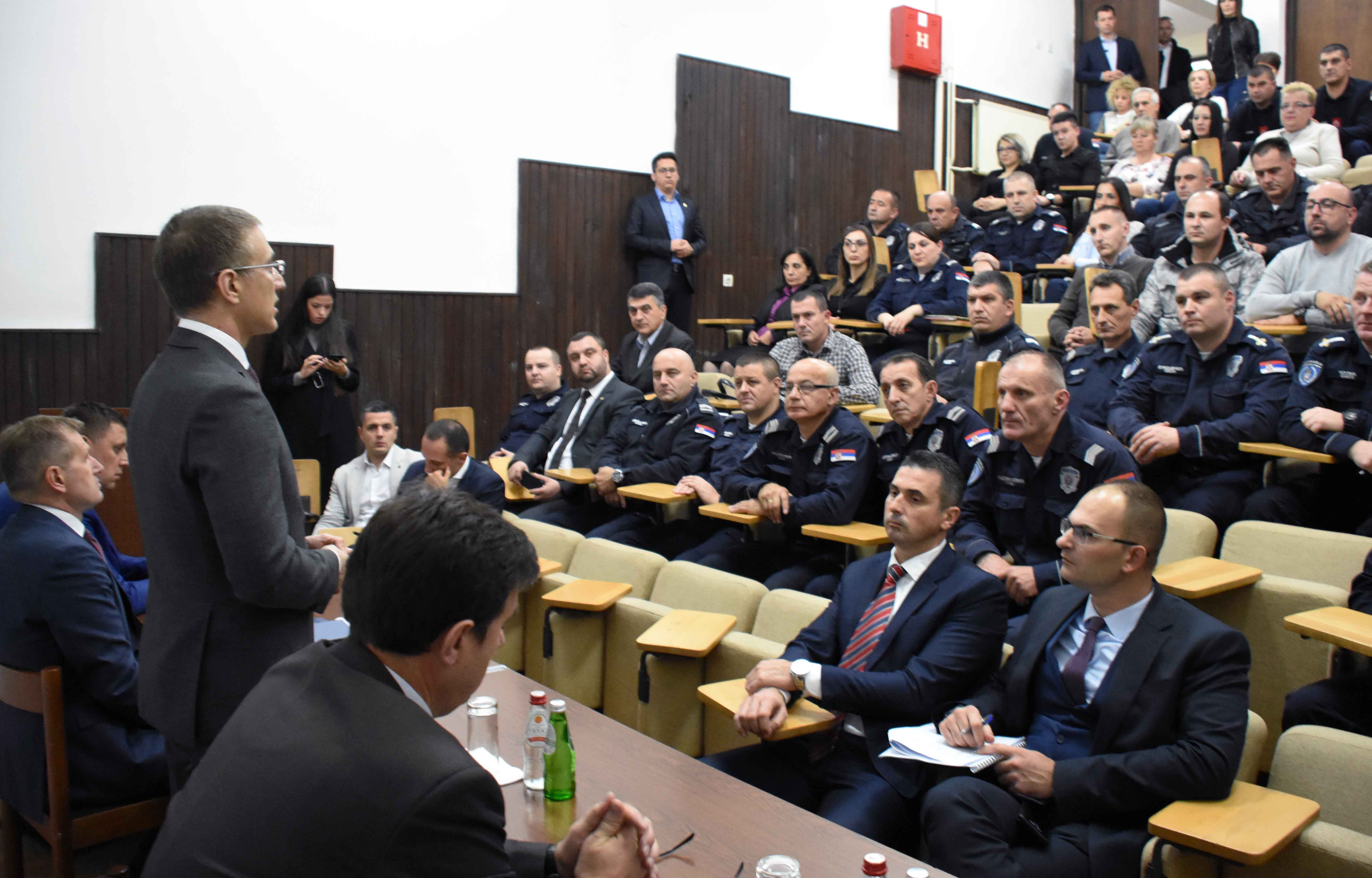 Министар Стефановић у Врњачкој Бањи похвалио висок ниво безбедности у овој општини