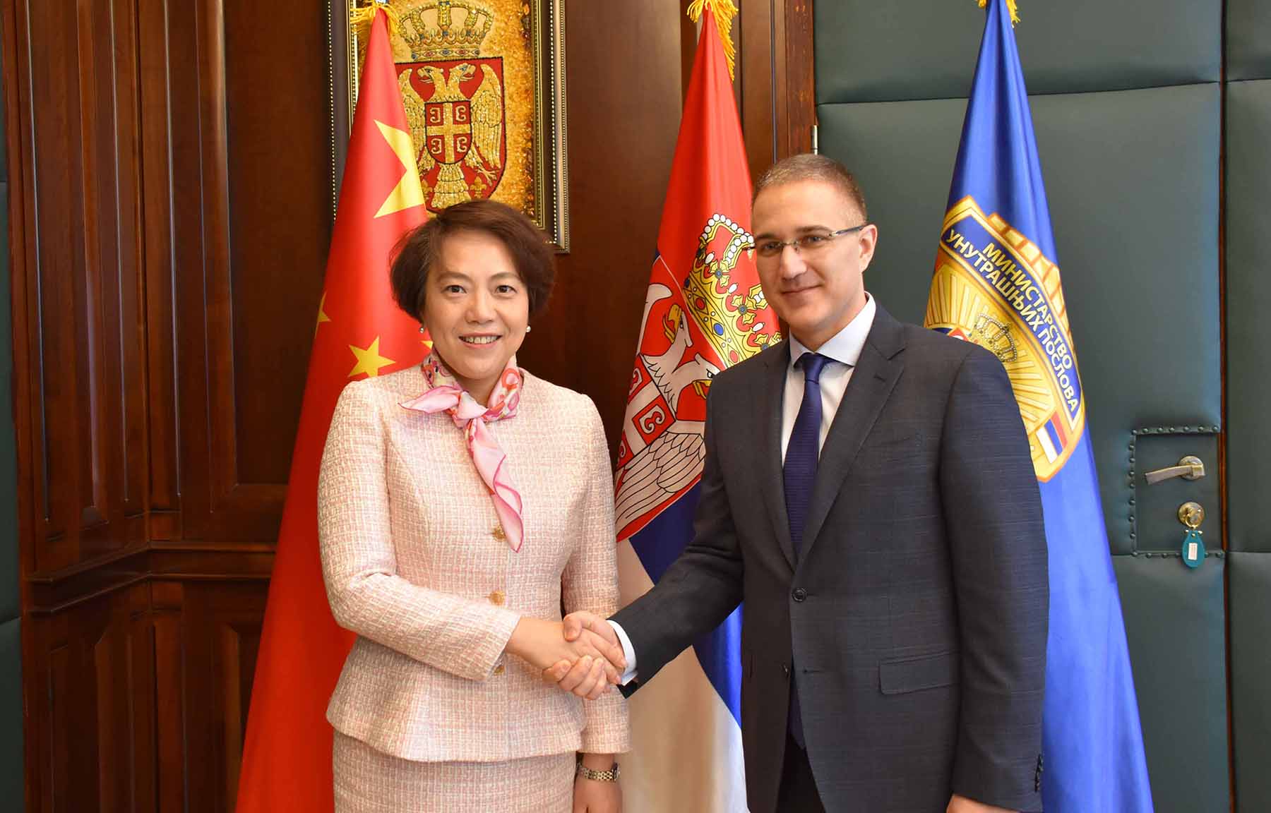 Dr Nebojša Stefanović razgovarao sa Čen Bo, novoimenovanom ambasadorkom Narodne Republike Kine, o saradnji dve zemlјe