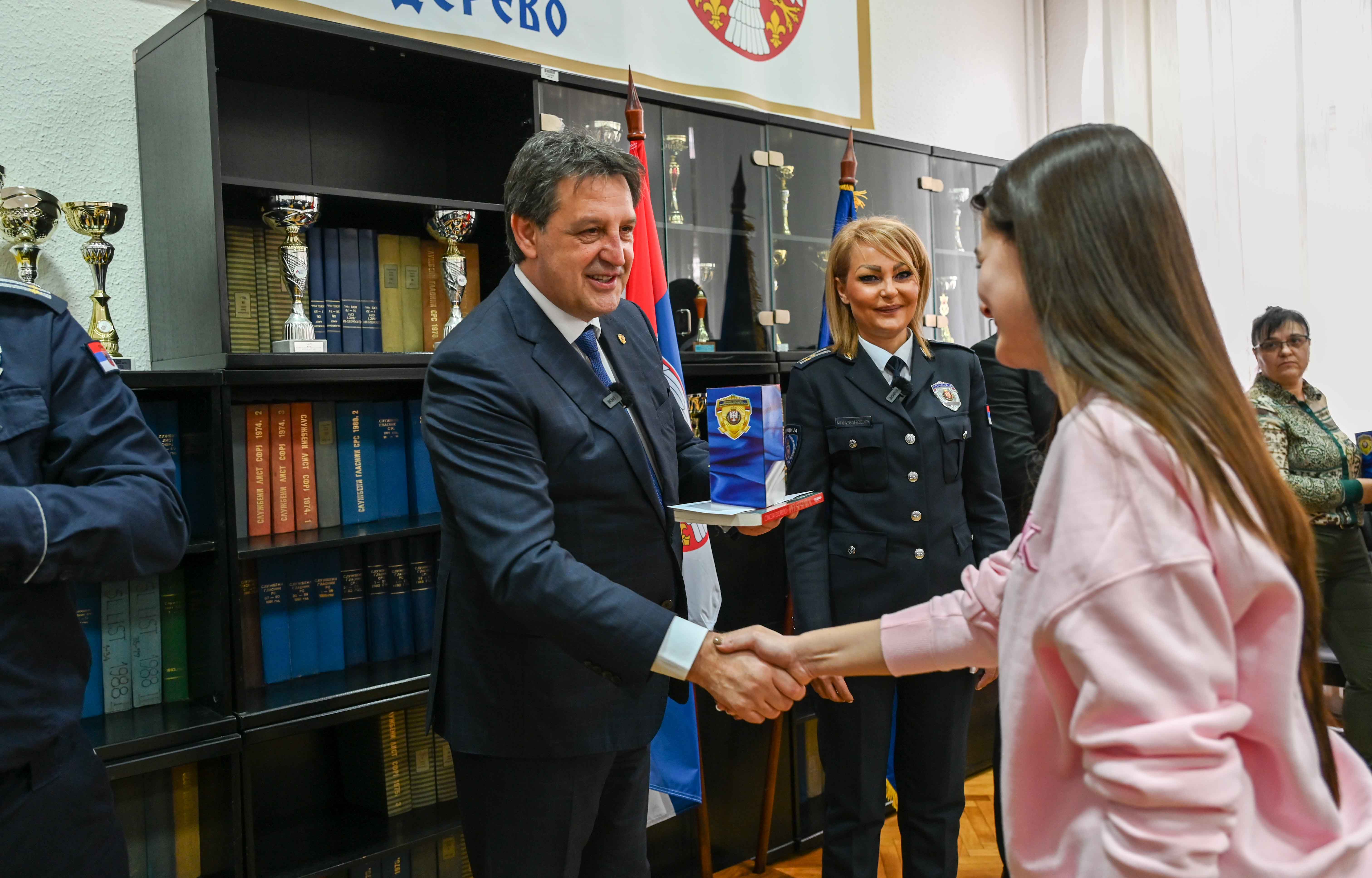 Ministar unutrašnjih poslova Bratislav Gašić posetio Policijsku upravu u Smederevu