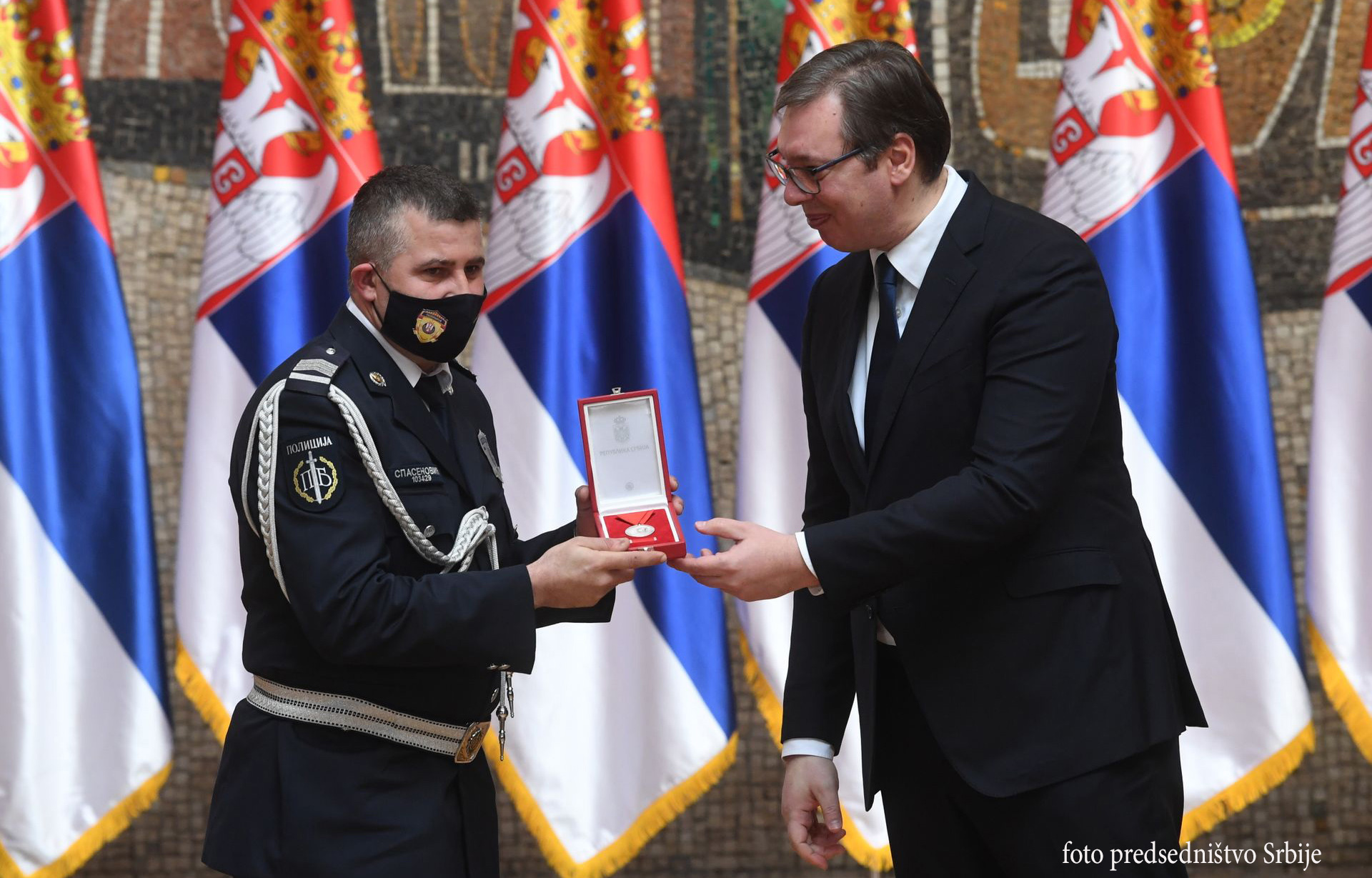 Za Dan državnosti predsednik Srbije odlikovao pripadnike MUP- a