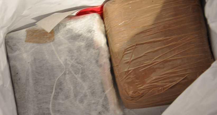 Заплењено килограм и 221.6 грама материје за коју се сумња да је кокаин