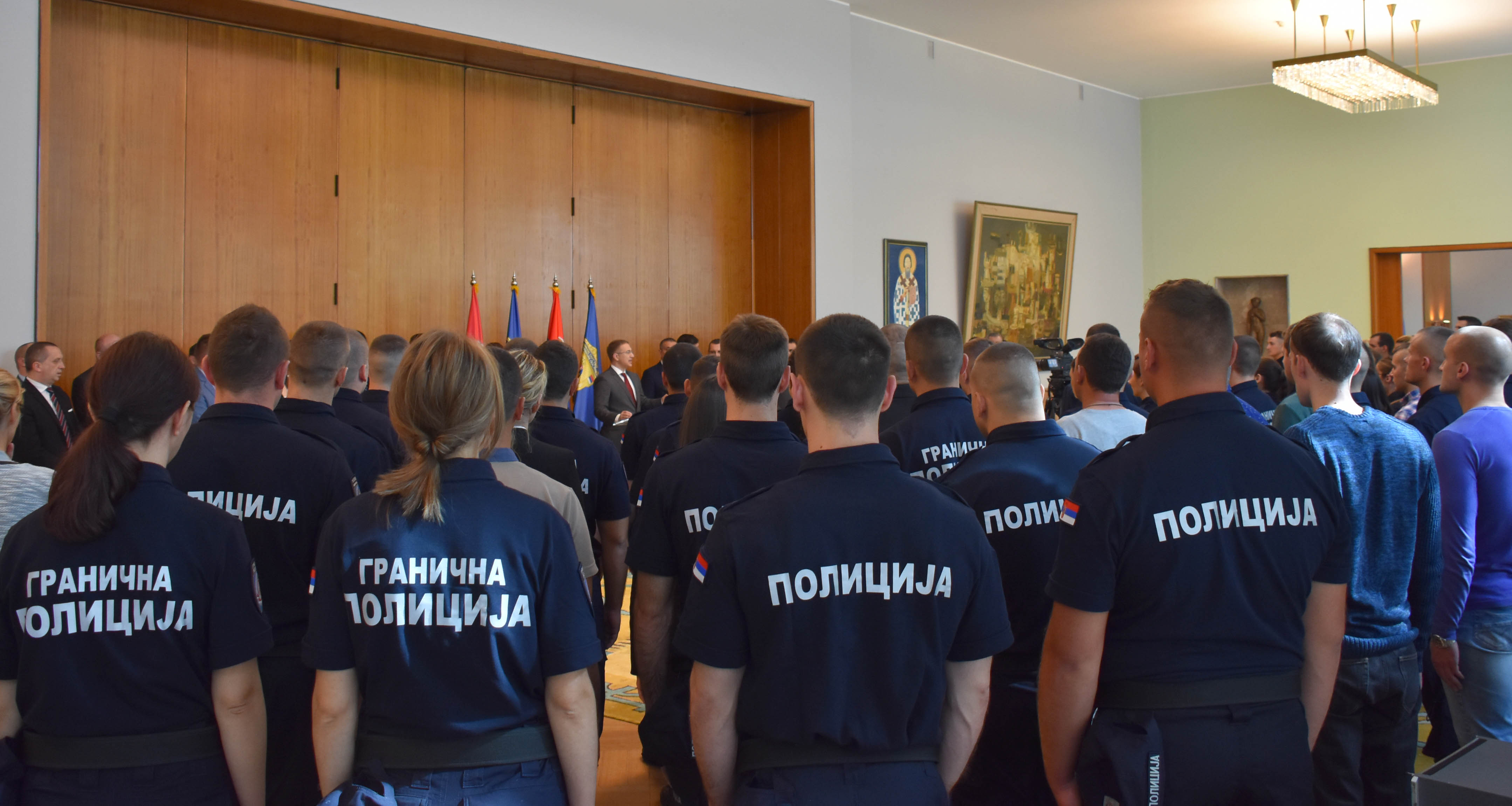 Ministar Stefanović uručio rešenja za prijem u radni odnos 150  diplomaca Kriminalističko-policijske akademije