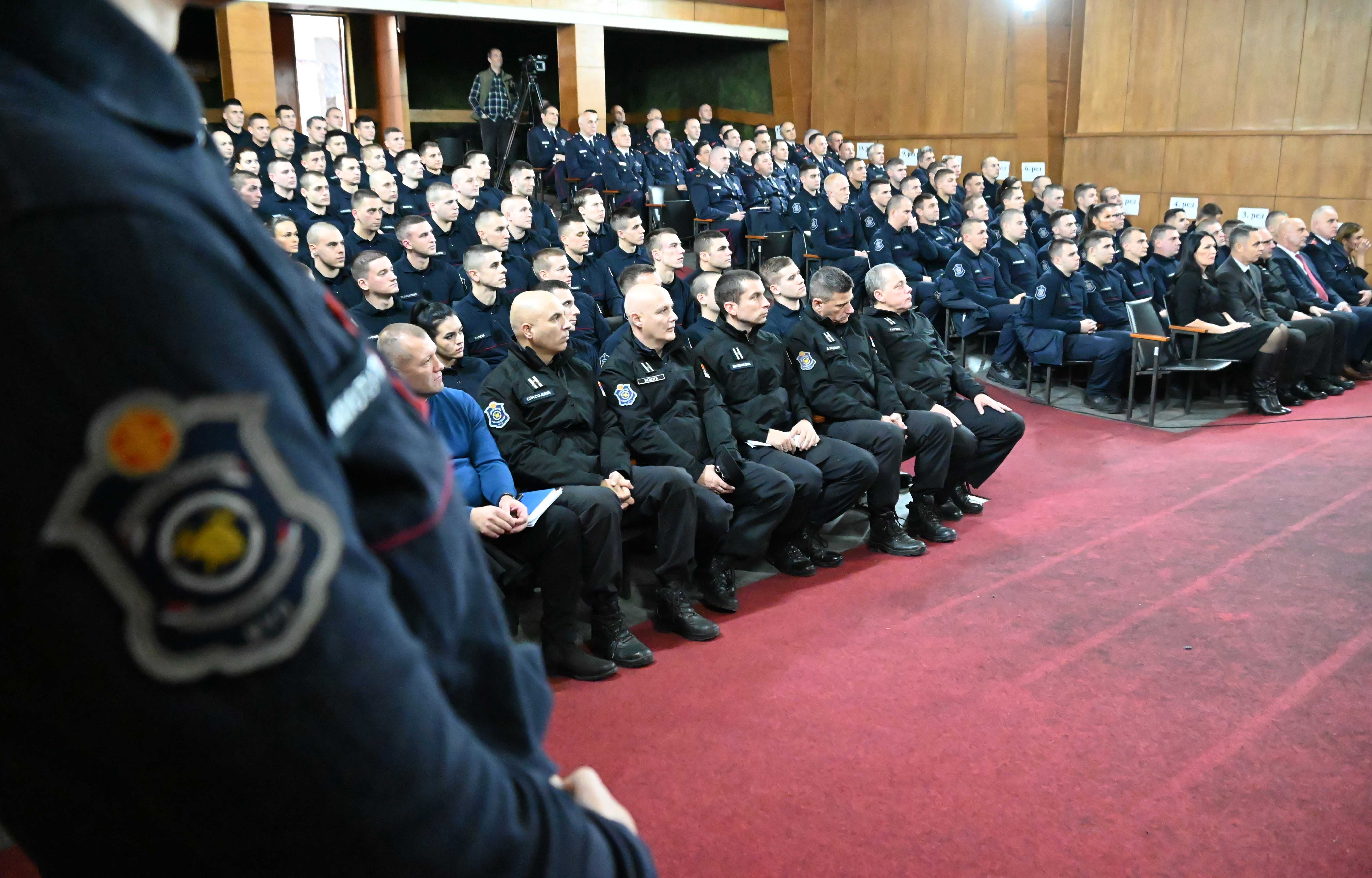 Sektor za vanredne situacije Ministarstva unutrašnjih poslova od danas je osnažen sa 108 novih vatrogasaca-spasilaca