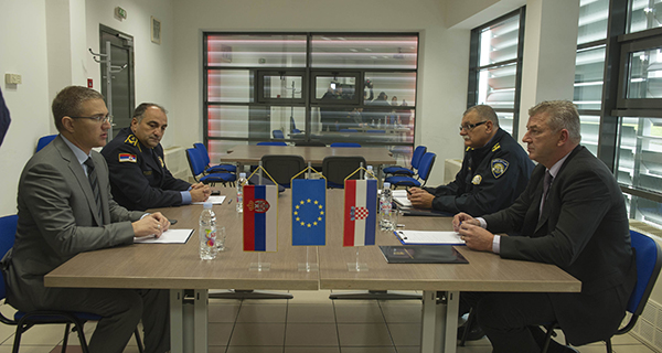 Министри Србије и Хрватске договорили транзит миграната